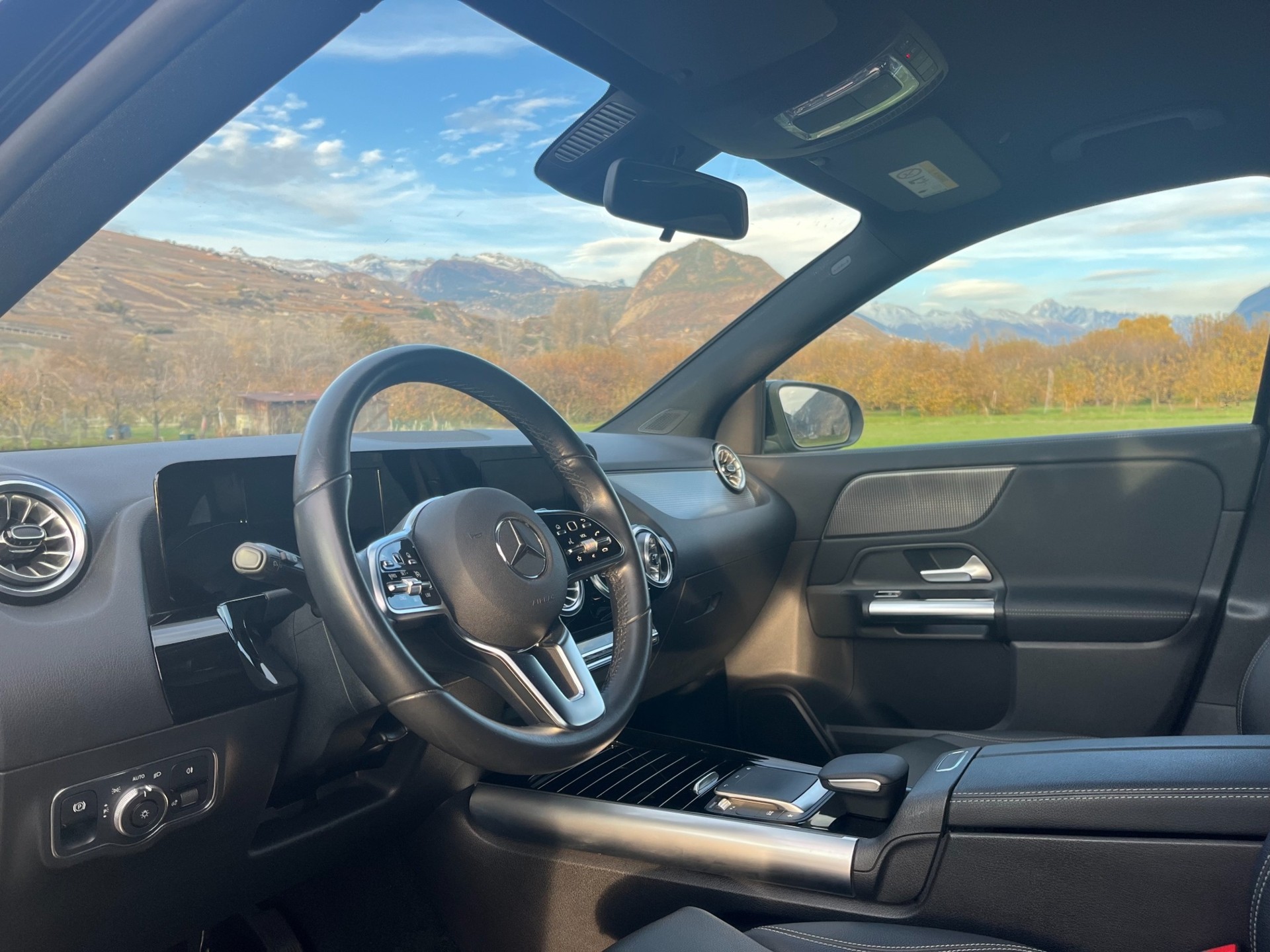 MERCEDES-BENZ EQA 250-image-1