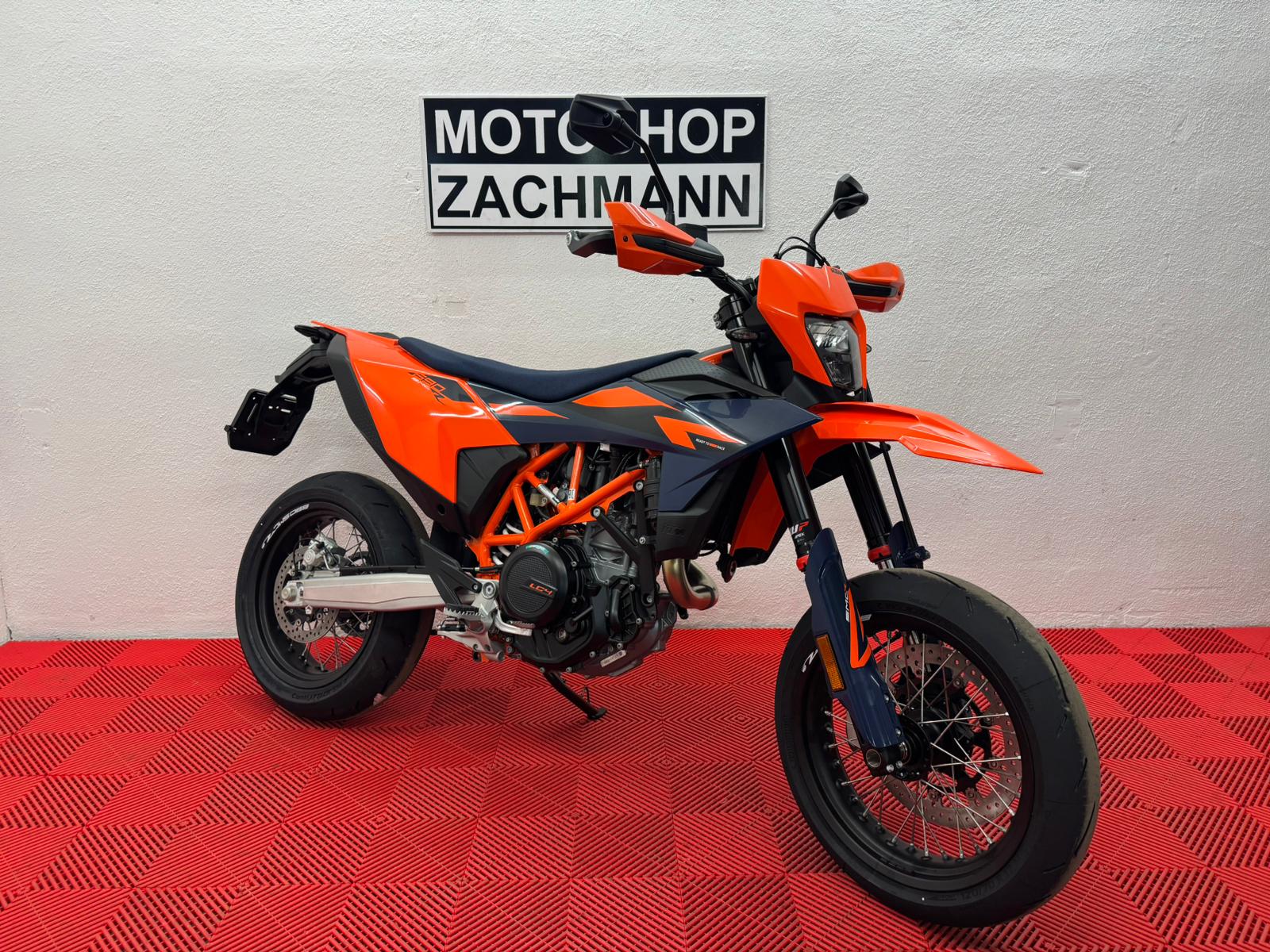 KTM 690 SMC R ABS (35 kW)-image-1