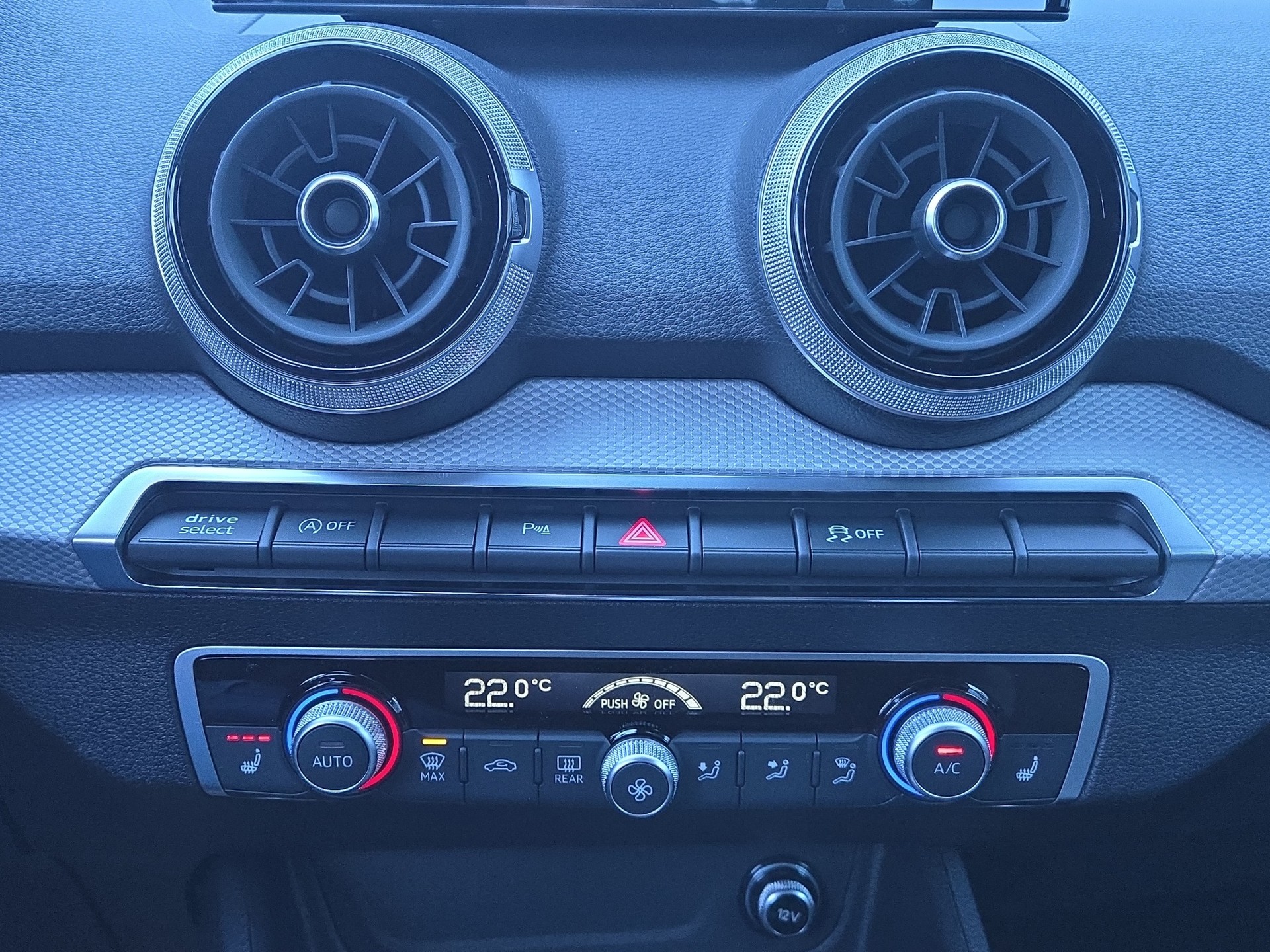 AUDI Q2 35 TFSI S line S-tronic-image-13