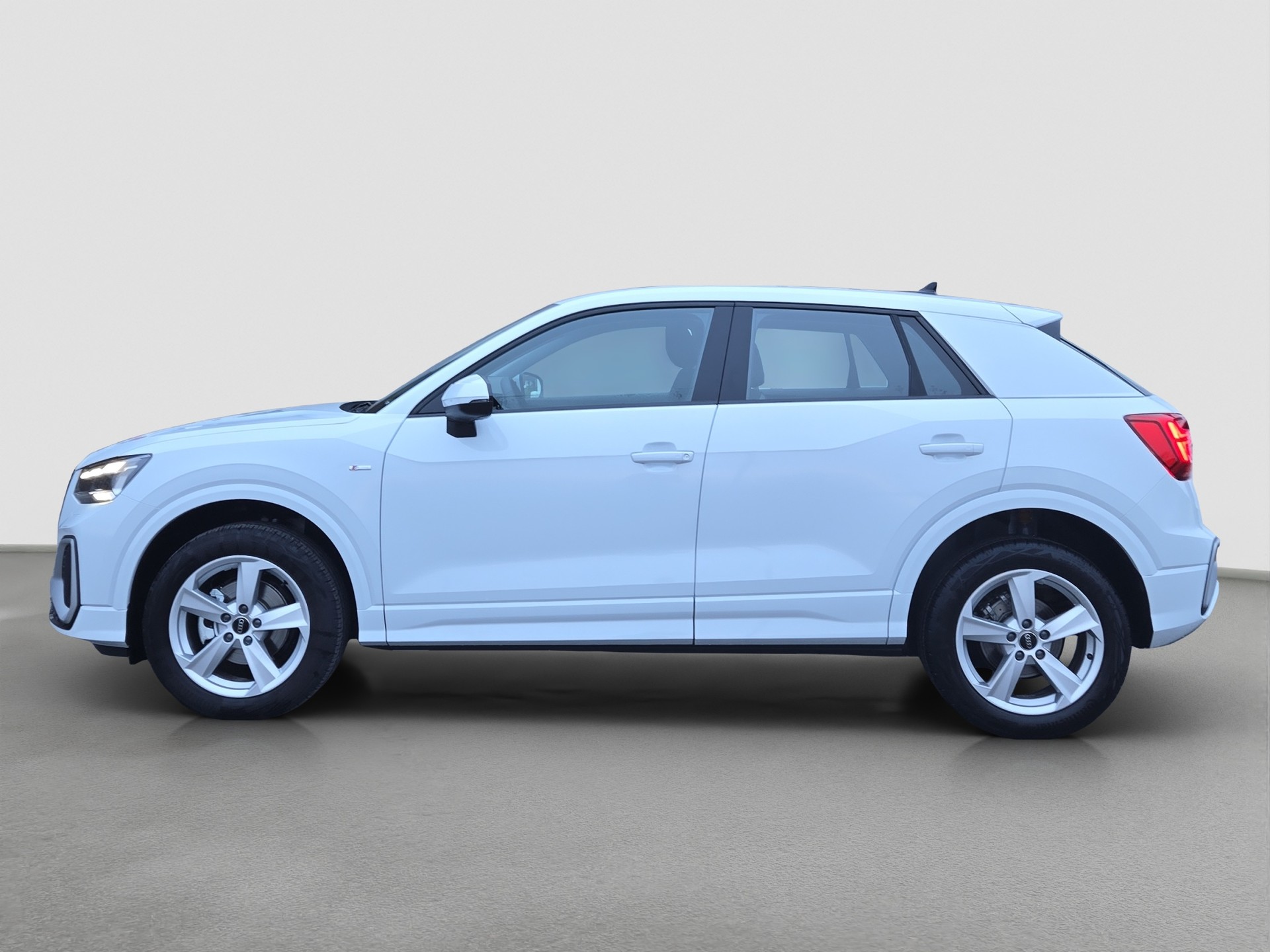 AUDI Q2 35 TFSI S line S-tronic-showroom-element-1