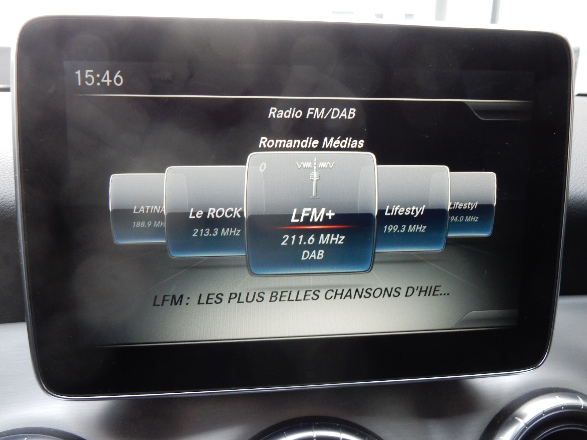 MERCEDES-BENZ CLA Shooting Brake 250 AMG Line 7G-DCT 4Matic-image-9