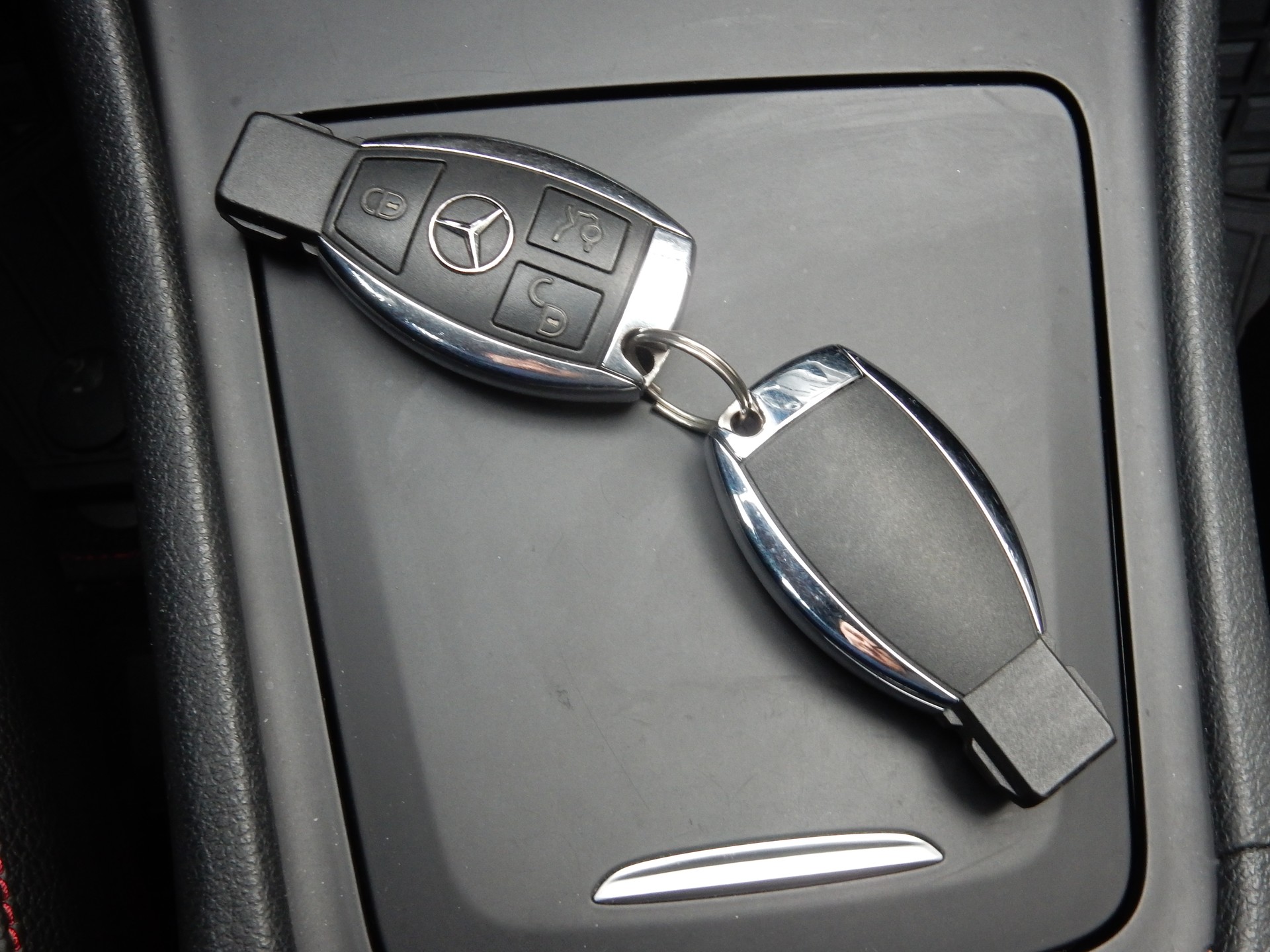 MERCEDES-BENZ CLA Shooting Brake 250 AMG Line 7G-DCT 4Matic-image-16