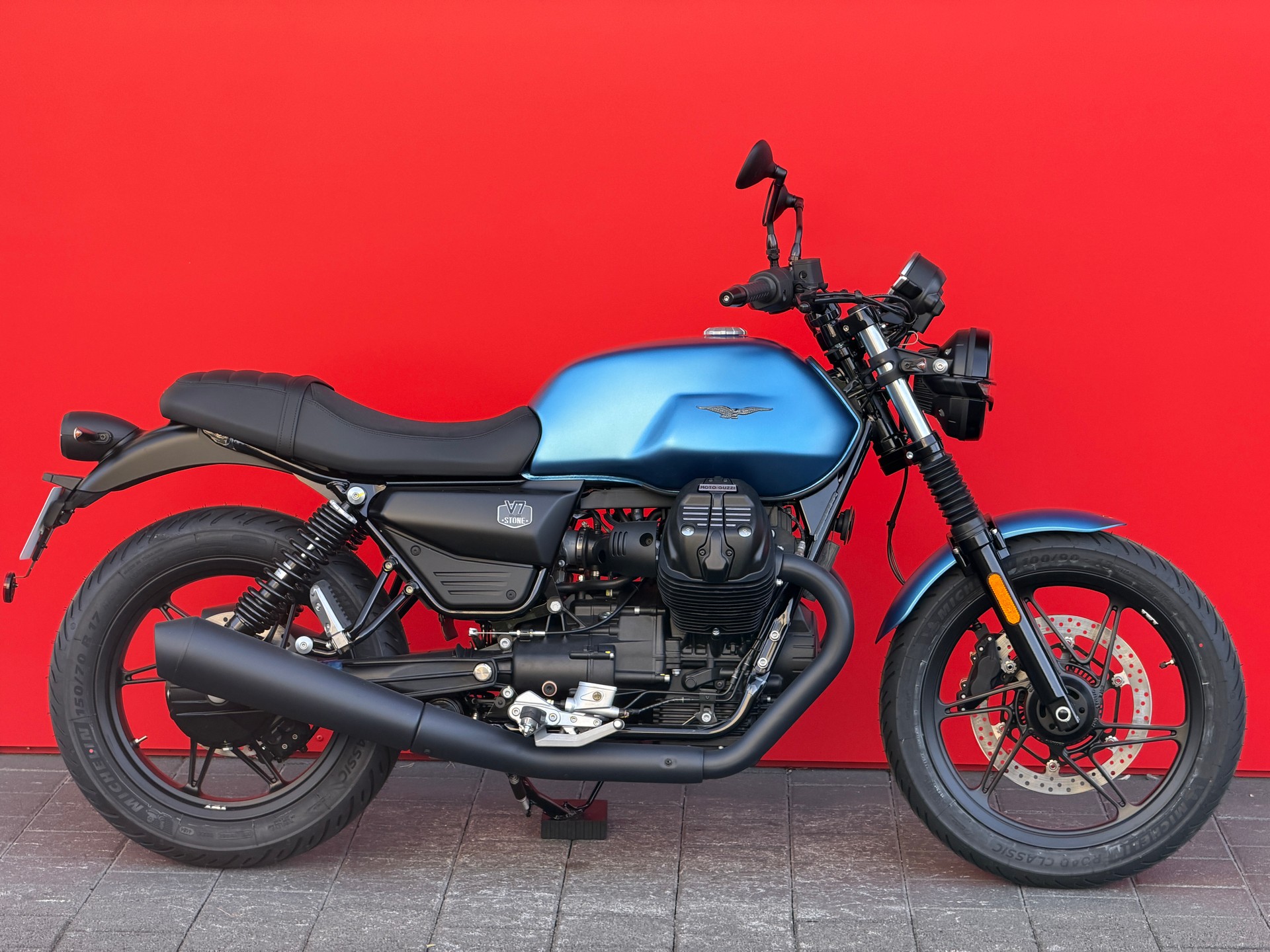 MOTO GUZZI V7 IV 850 Stone (35kW) "COLORE INDIVIDUALE"-image-2
