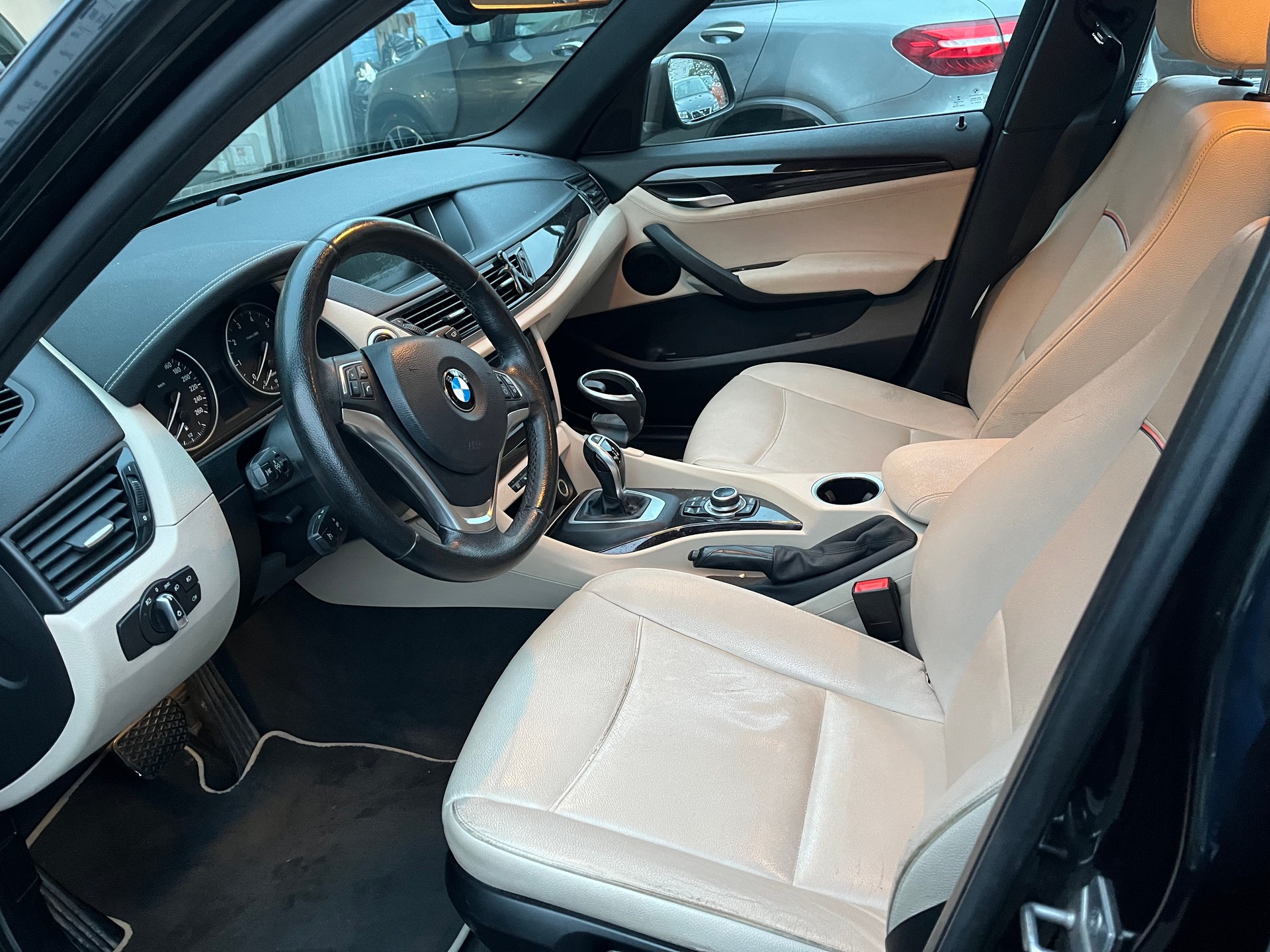 BMW X1 xDrive 20i Steptronic-image-4
