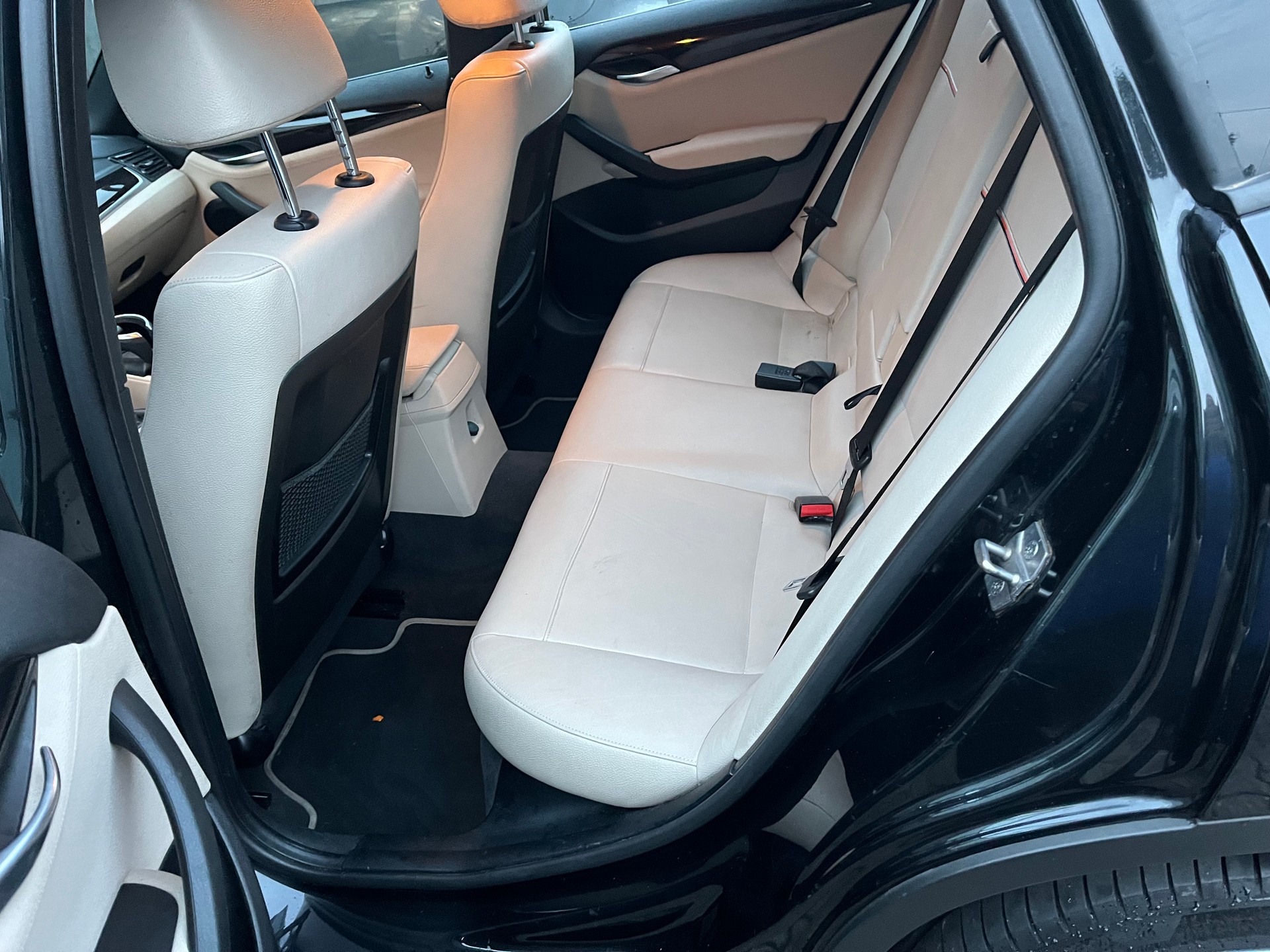 BMW X1 xDrive 20i Steptronic-image-5