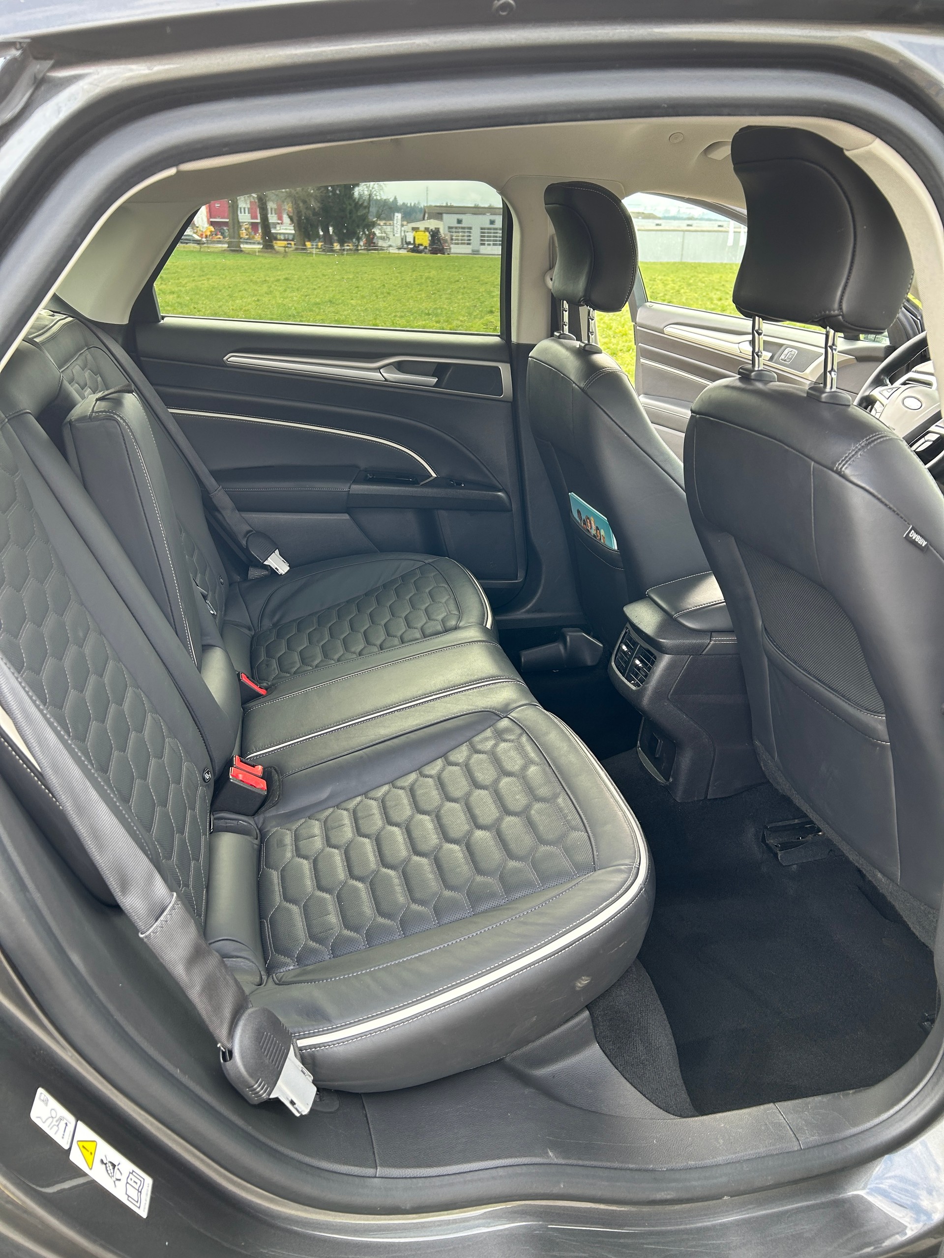 FORD Mondeo 2.0 HEV Vignale eCVT-image-8