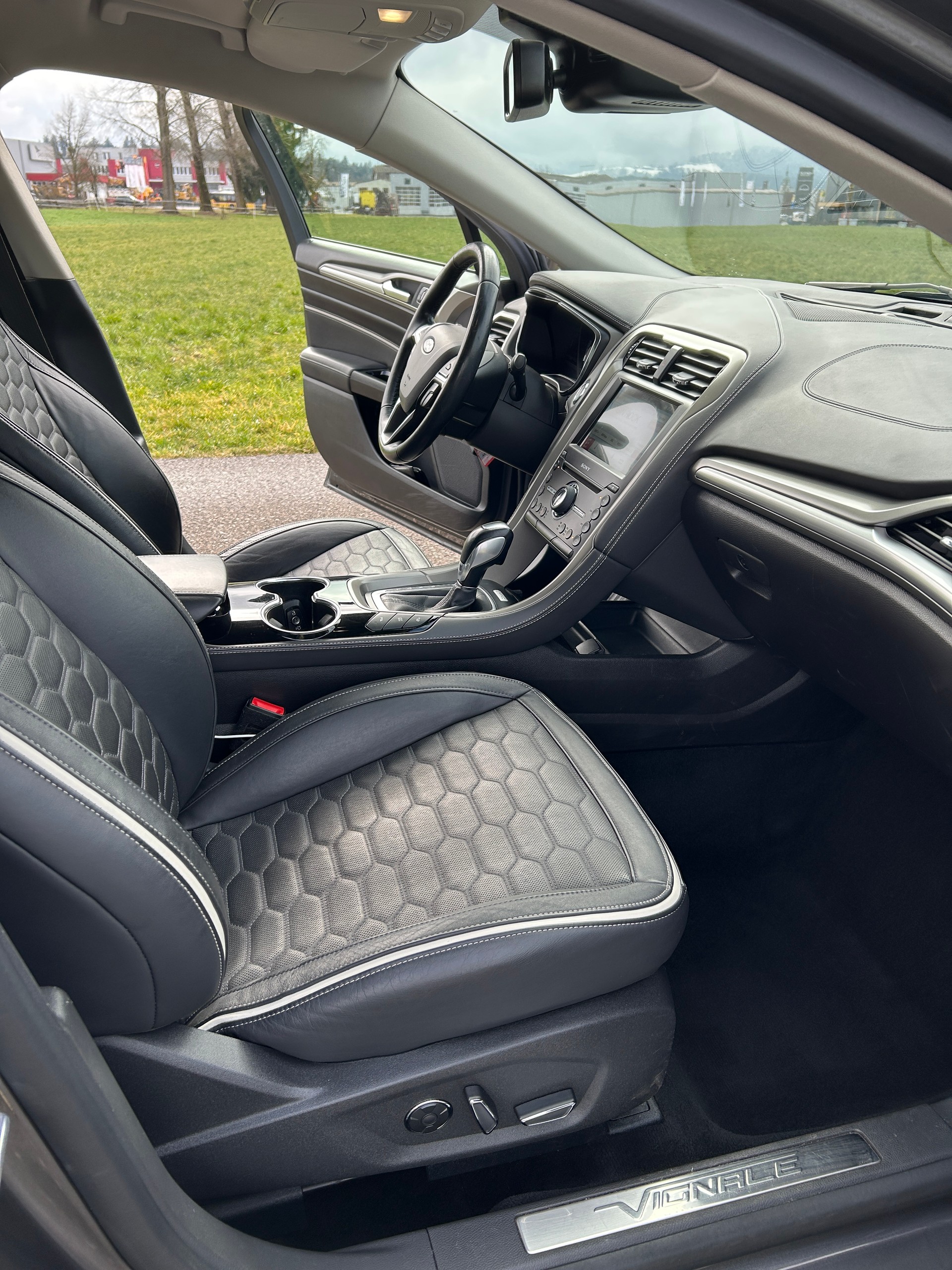 FORD Mondeo 2.0 HEV Vignale eCVT-image-6