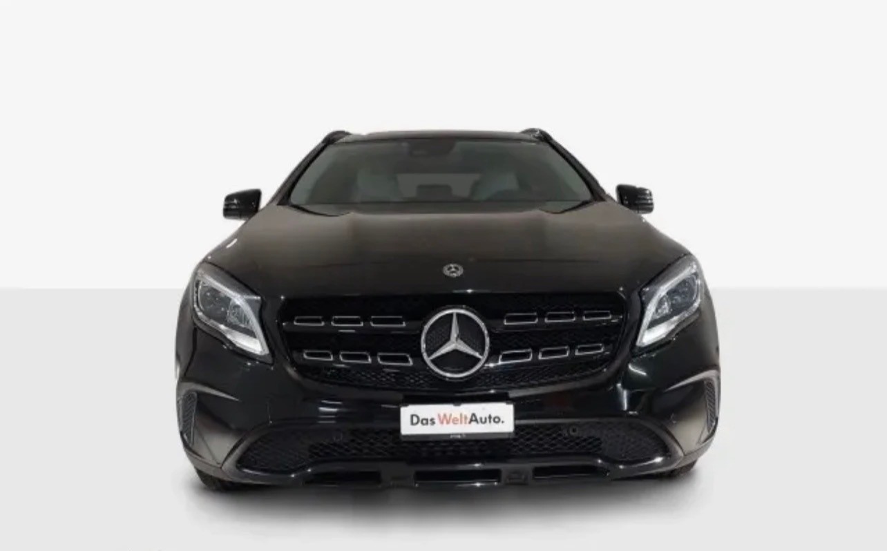 MERCEDES-BENZ GLA 200 Night Star 7G-DCT
