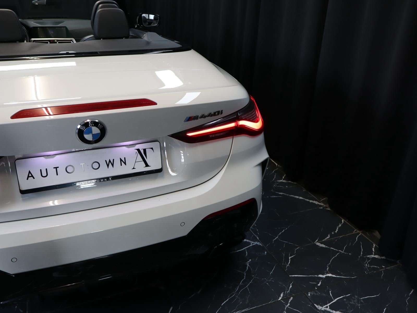 BMW M440i xDrive 48V Cabriolet Steptronic-image-13