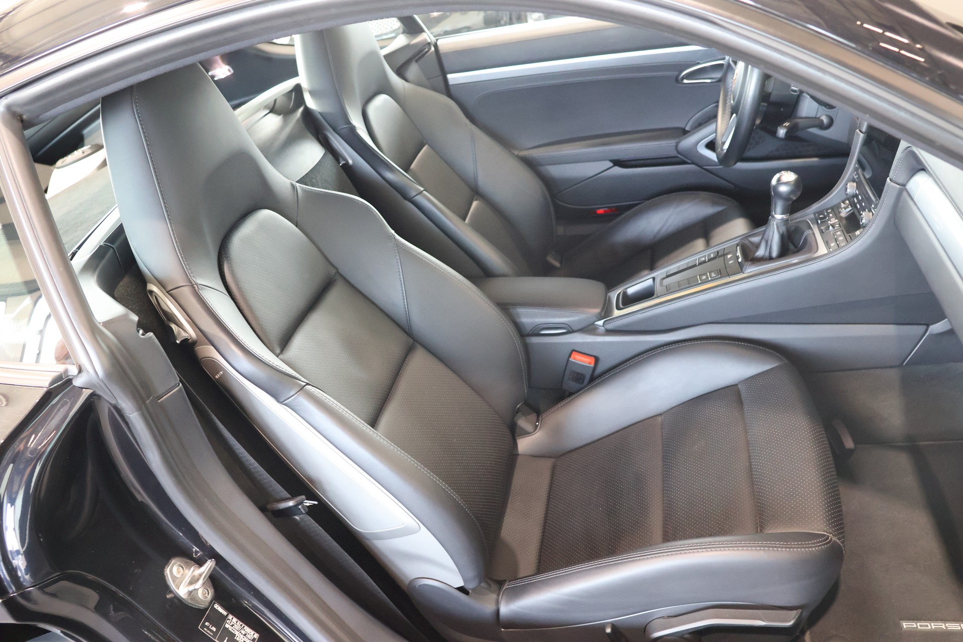 PORSCHE 718 Cayman 2.0-image-13