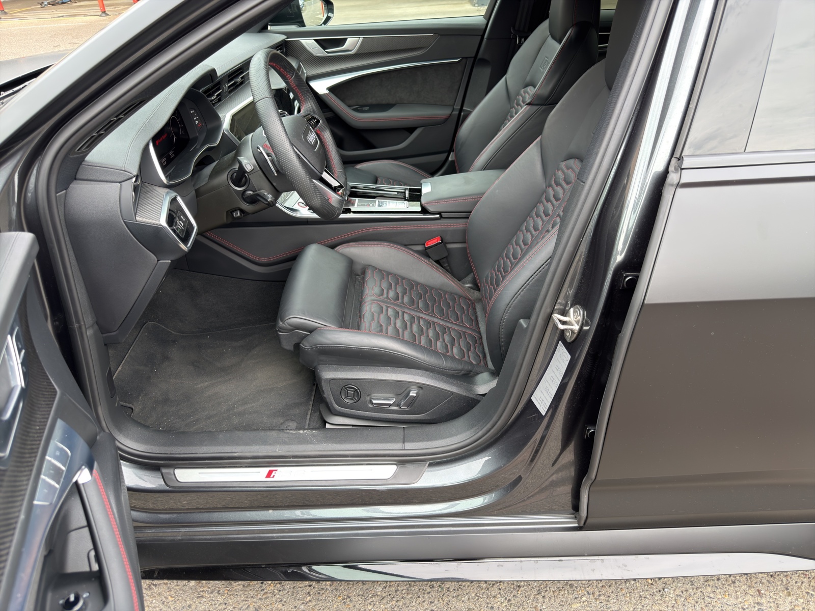 AUDI RS6 Avant 4.0 TFSI V8 quattro-image-15