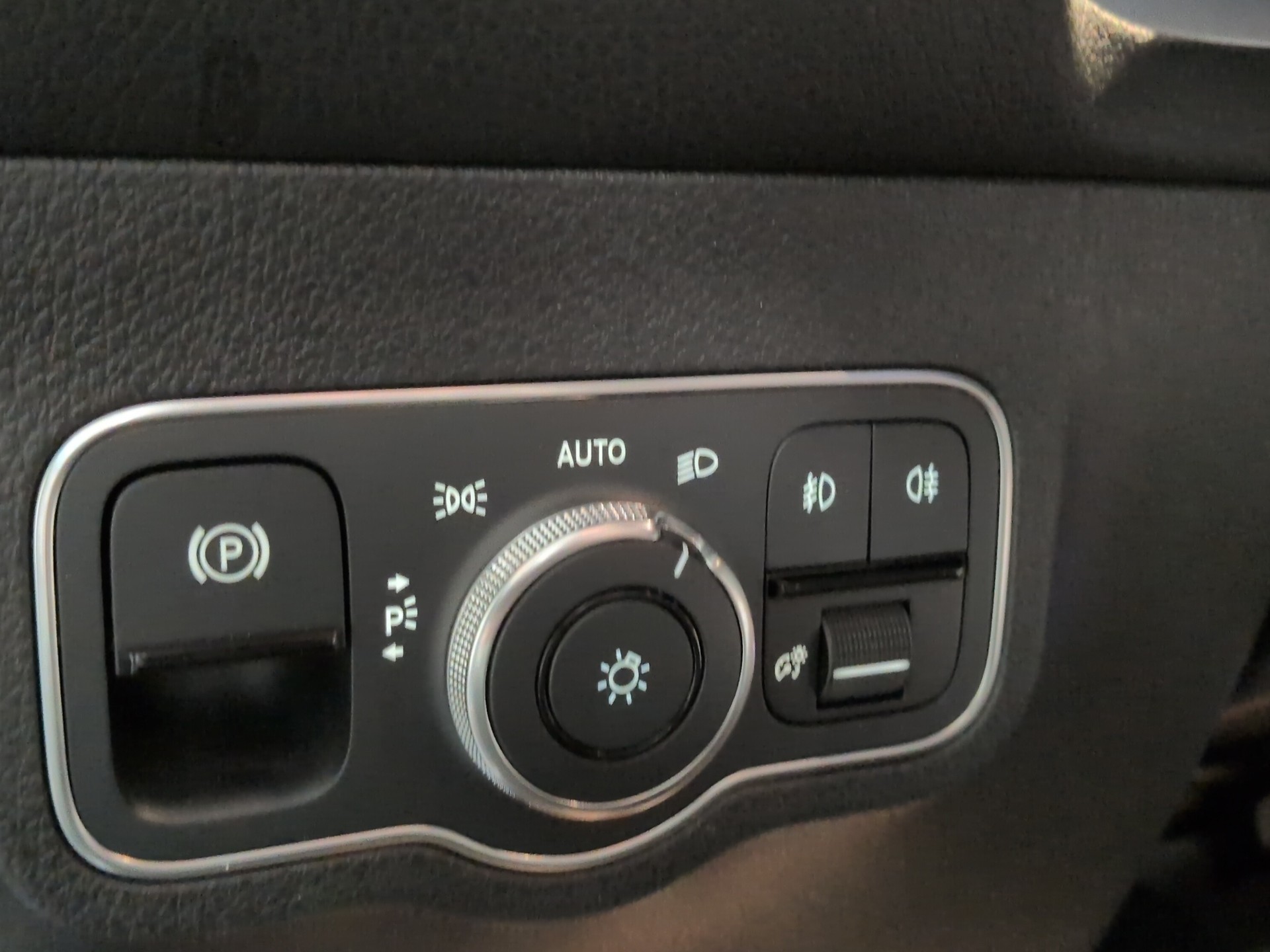 MERCEDES-BENZ GLB 200 Progressive 7G-Tronic-image-19