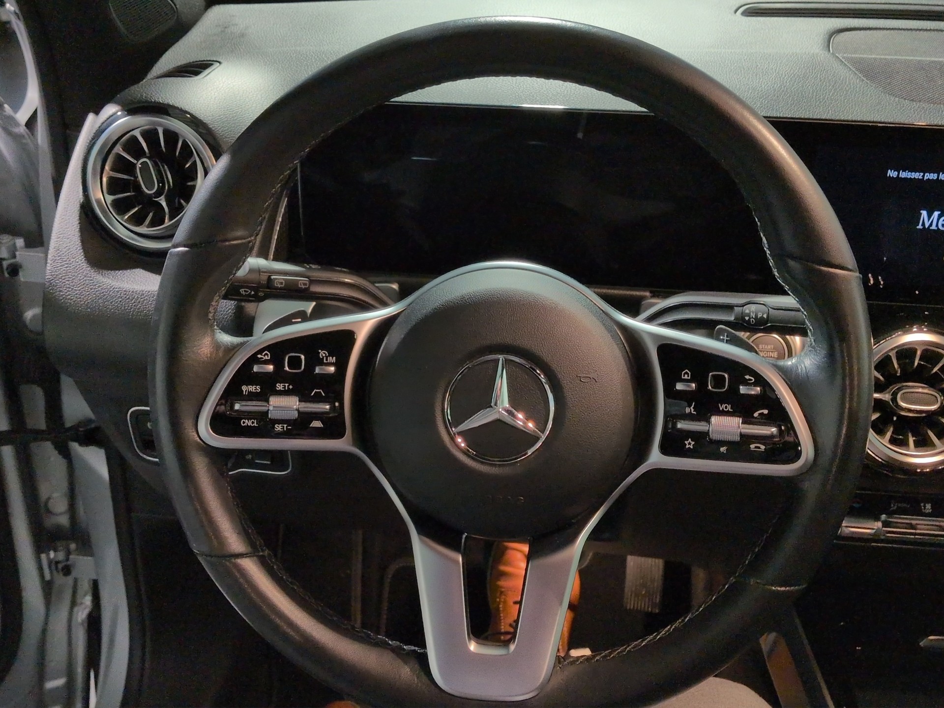 MERCEDES-BENZ GLB 200 Progressive 7G-Tronic-image-9