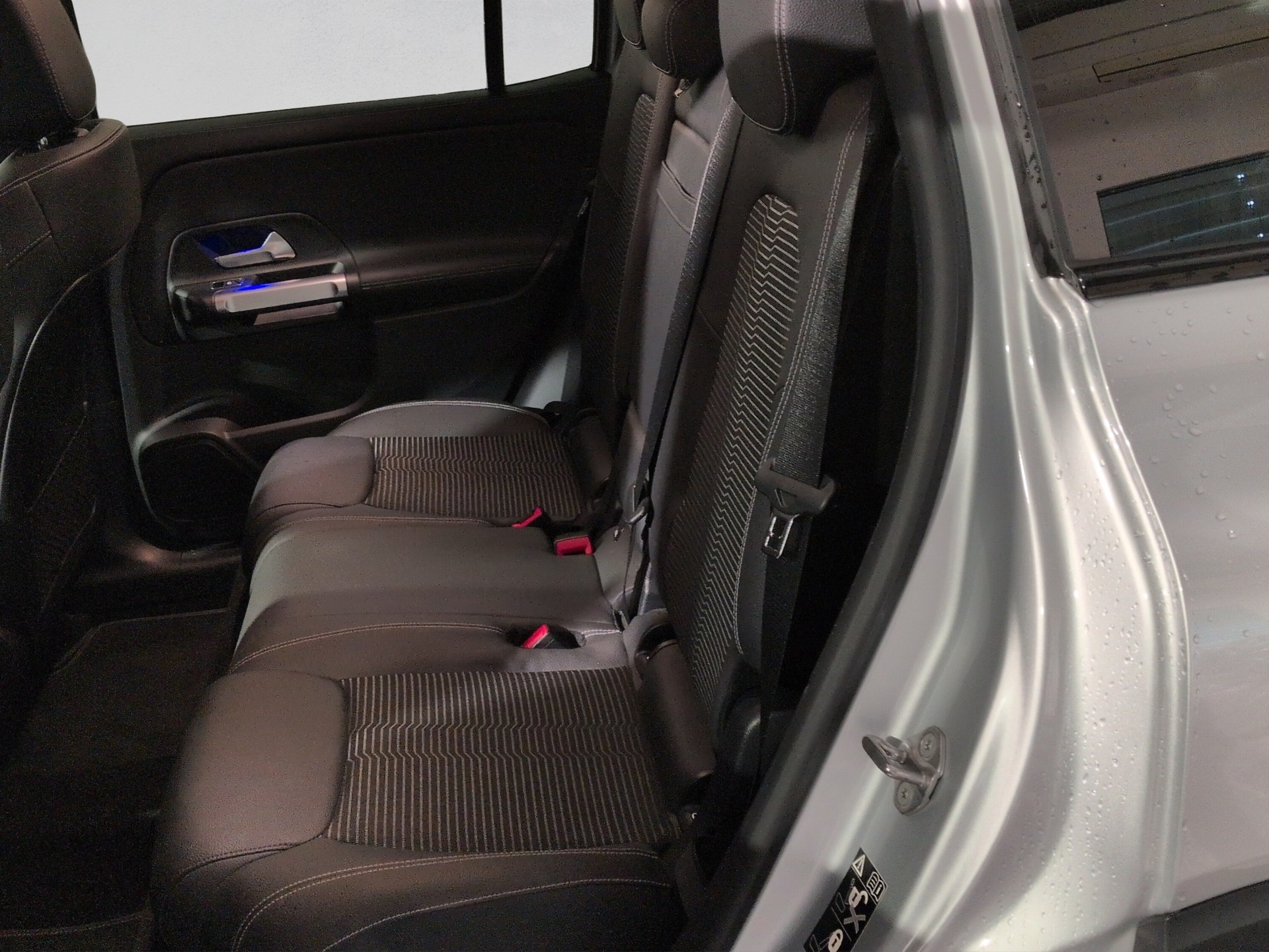 MERCEDES-BENZ GLB 200 Progressive 7G-Tronic-image-14
