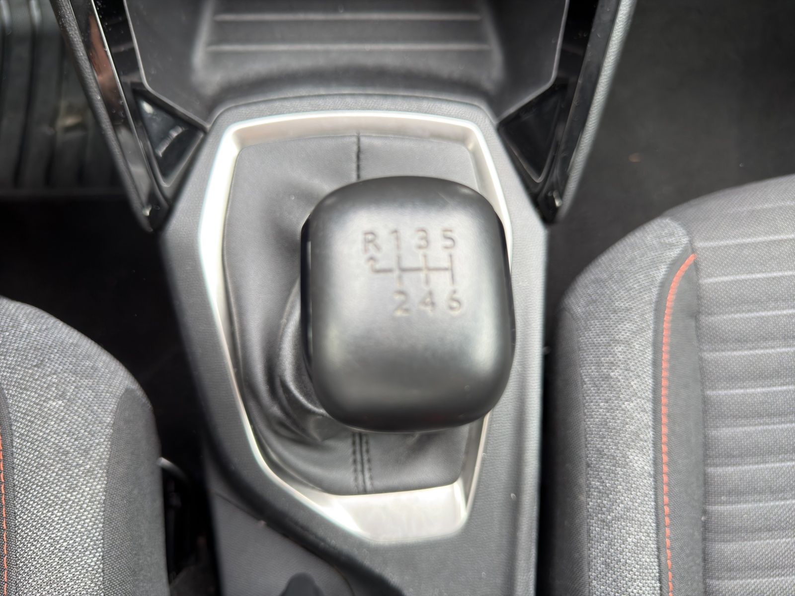 PEUGEOT 208 1.5 BlueHDi Active Pack-image-21