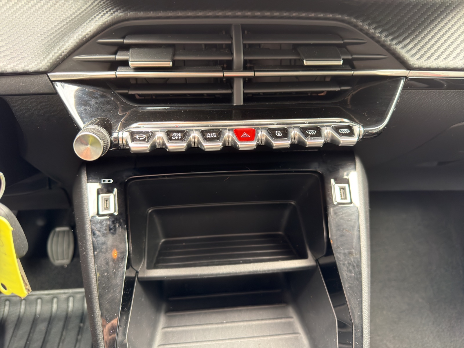 PEUGEOT 208 1.5 BlueHDi Active Pack-image-22