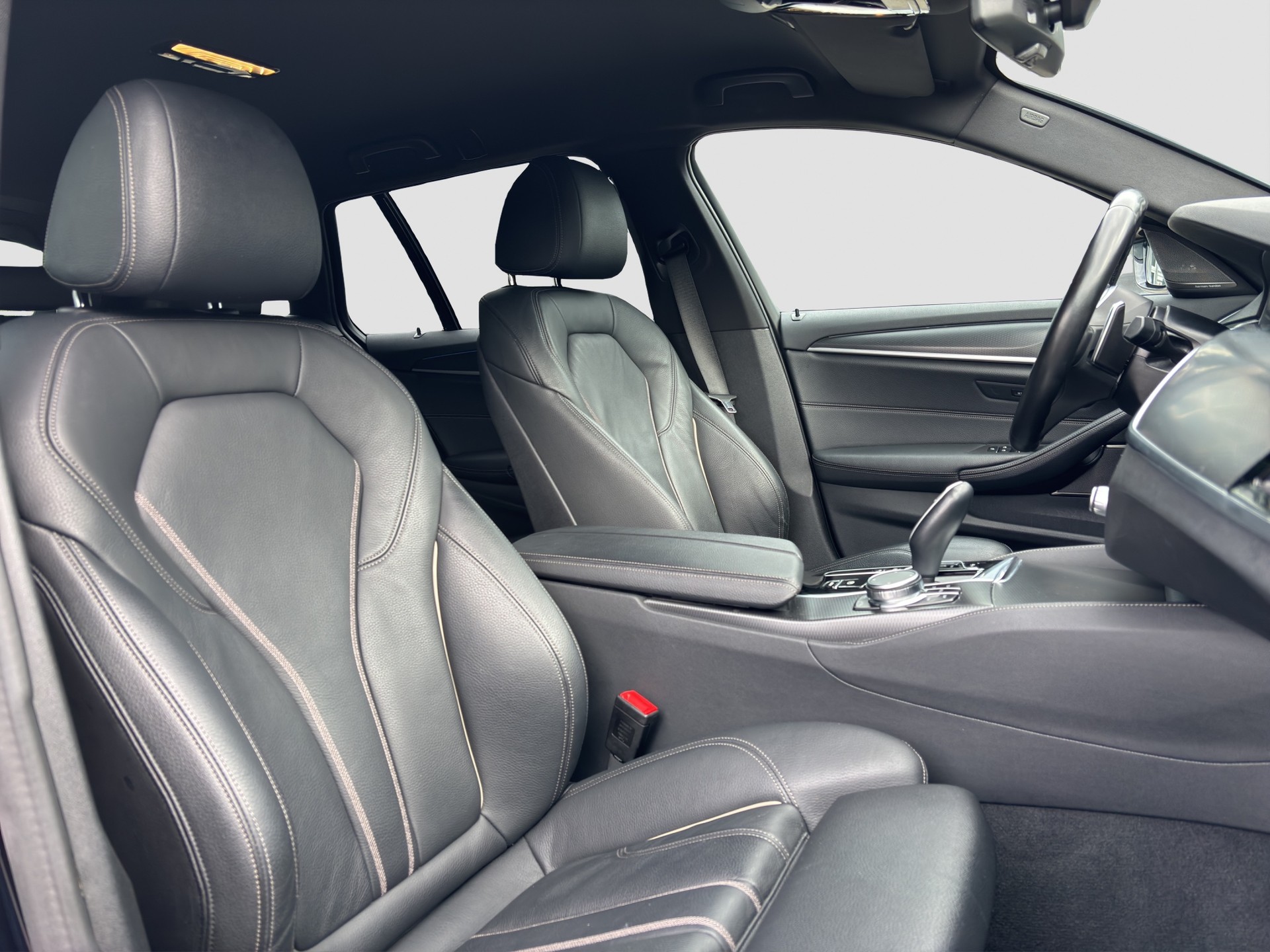 BMW 530e xDrive Touring Pure M Sport Steptronic-image-15