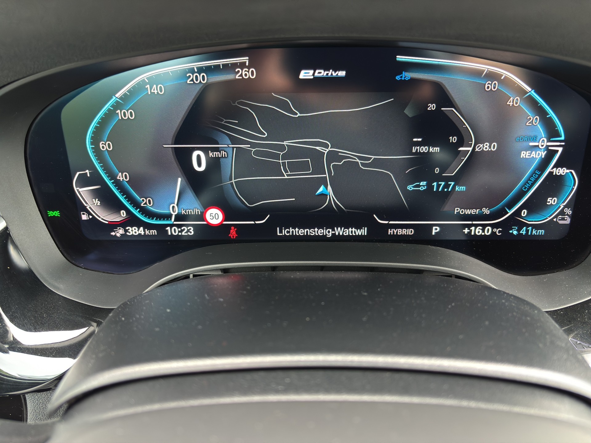 BMW 530e xDrive Touring Pure M Sport Steptronic-image-5
