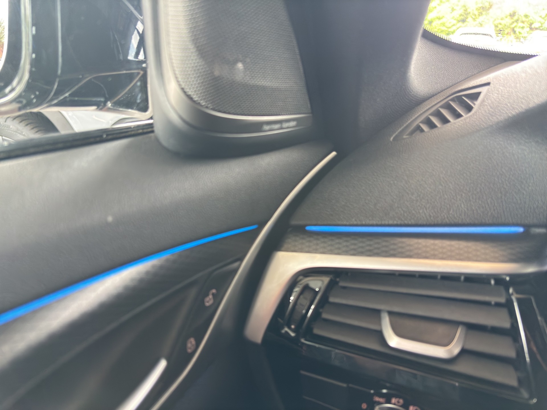 BMW 530e xDrive Touring Pure M Sport Steptronic-image-10