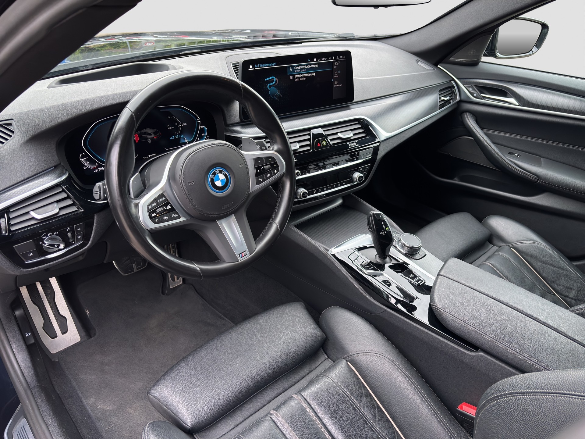 BMW 530e xDrive Touring Pure M Sport Steptronic-image-13