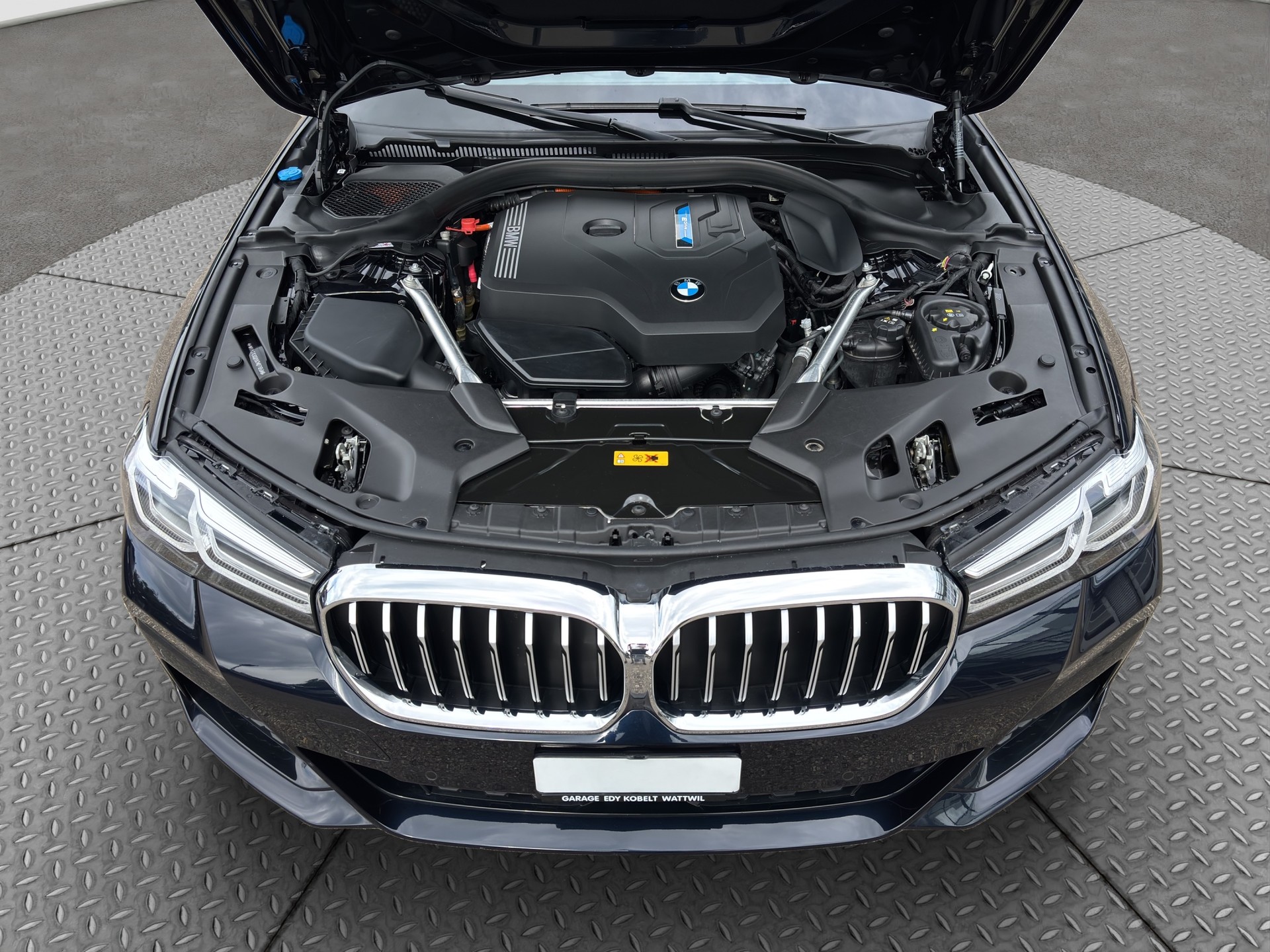 BMW 530e xDrive Touring Pure M Sport Steptronic-image-28