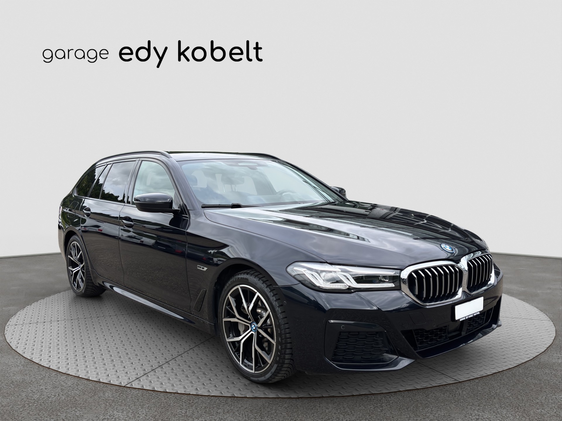 BMW 530e xDrive Touring Pure M Sport Steptronic-image-22