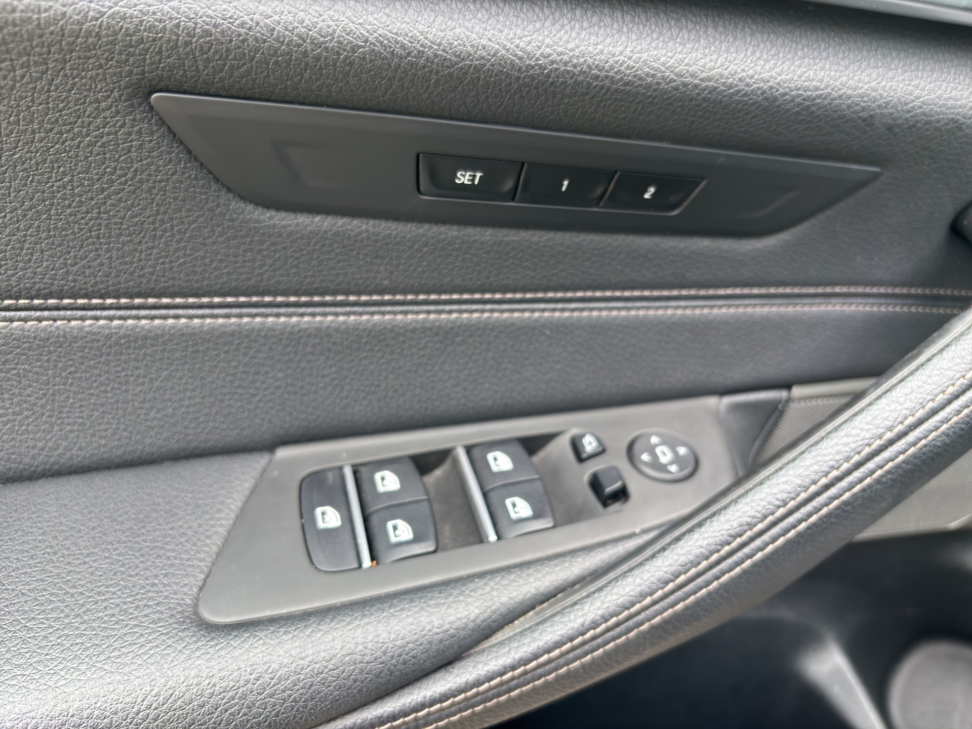 BMW 530e xDrive Touring Pure M Sport Steptronic-image-11