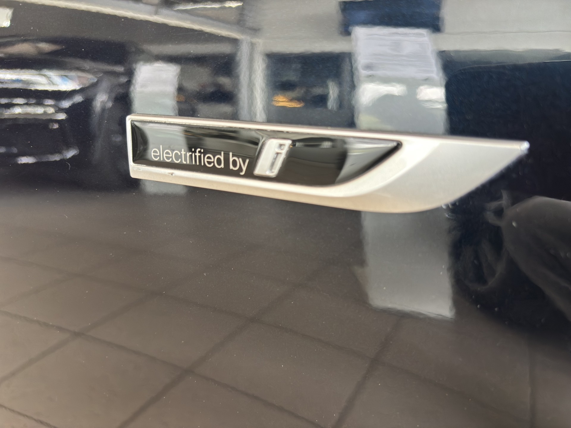 BMW 530e xDrive Touring Pure M Sport Steptronic-image-27