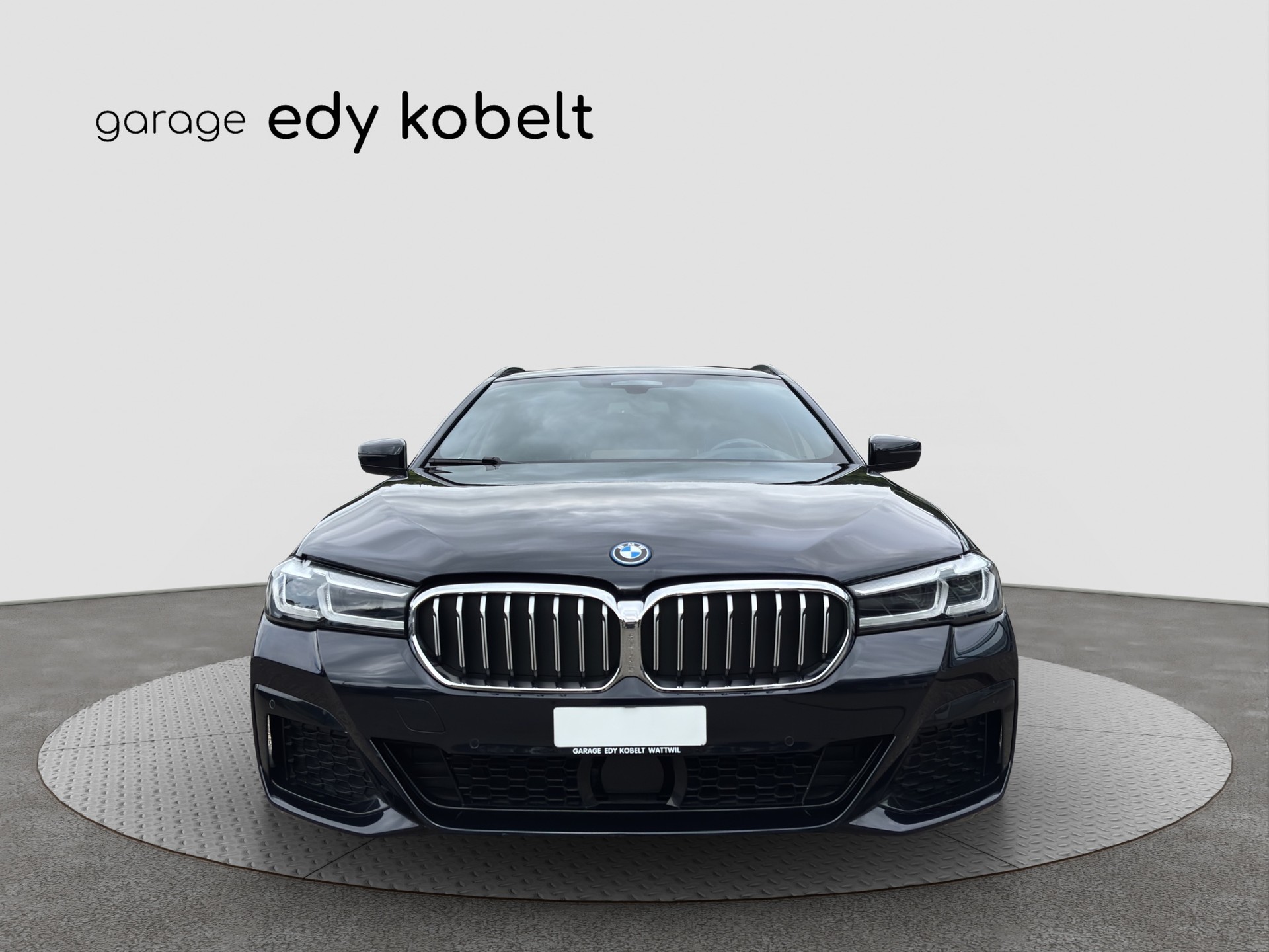 BMW 530e xDrive Touring Pure M Sport Steptronic-showroom-element-2