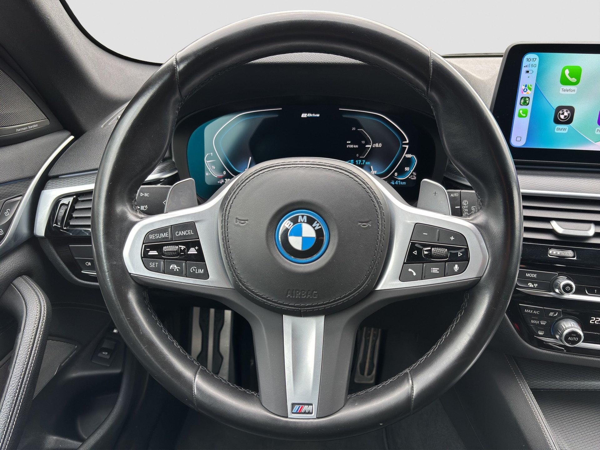 BMW 530e xDrive Touring Pure M Sport Steptronic-image-4