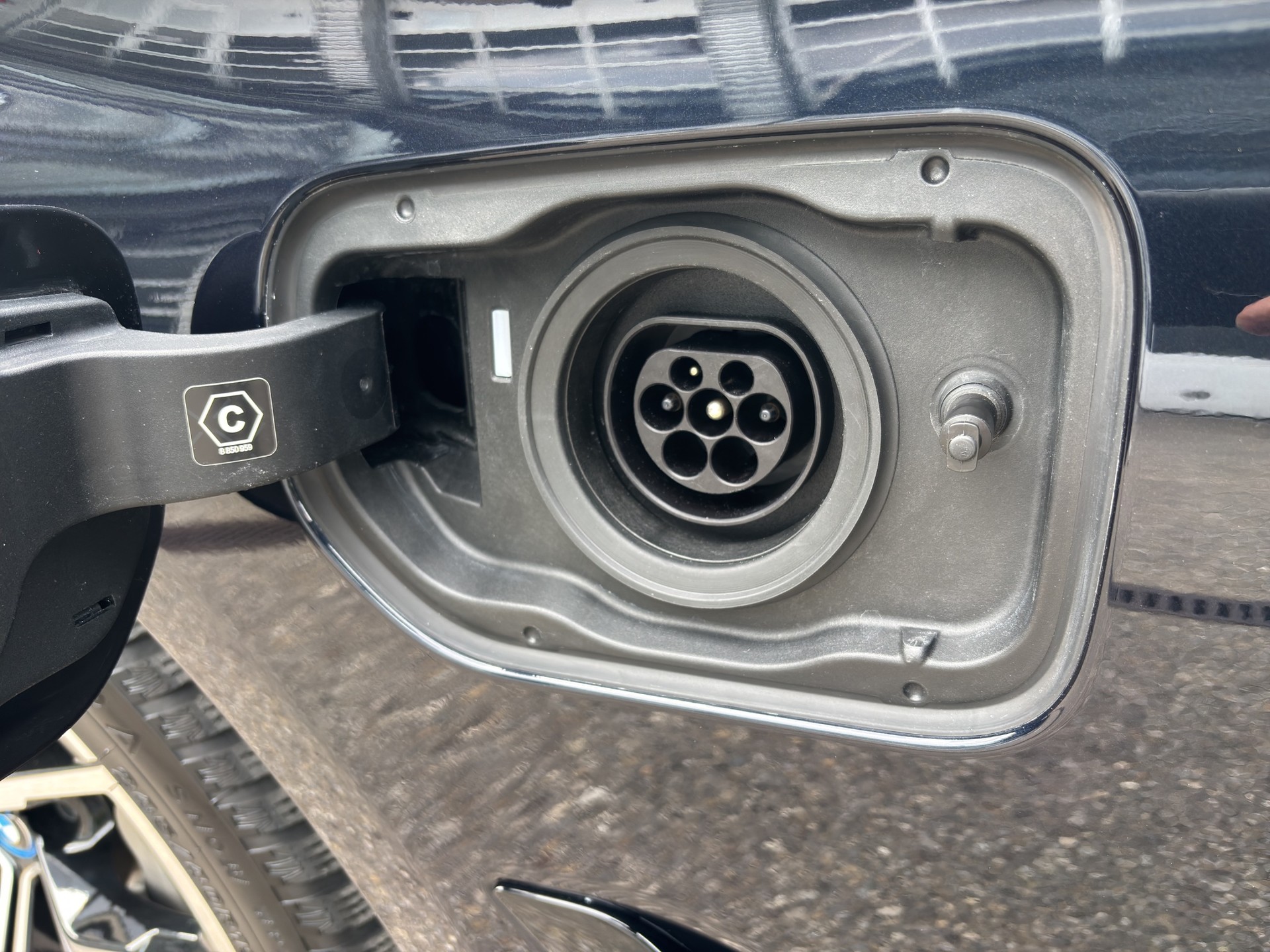 BMW 530e xDrive Touring Pure M Sport Steptronic-image-24