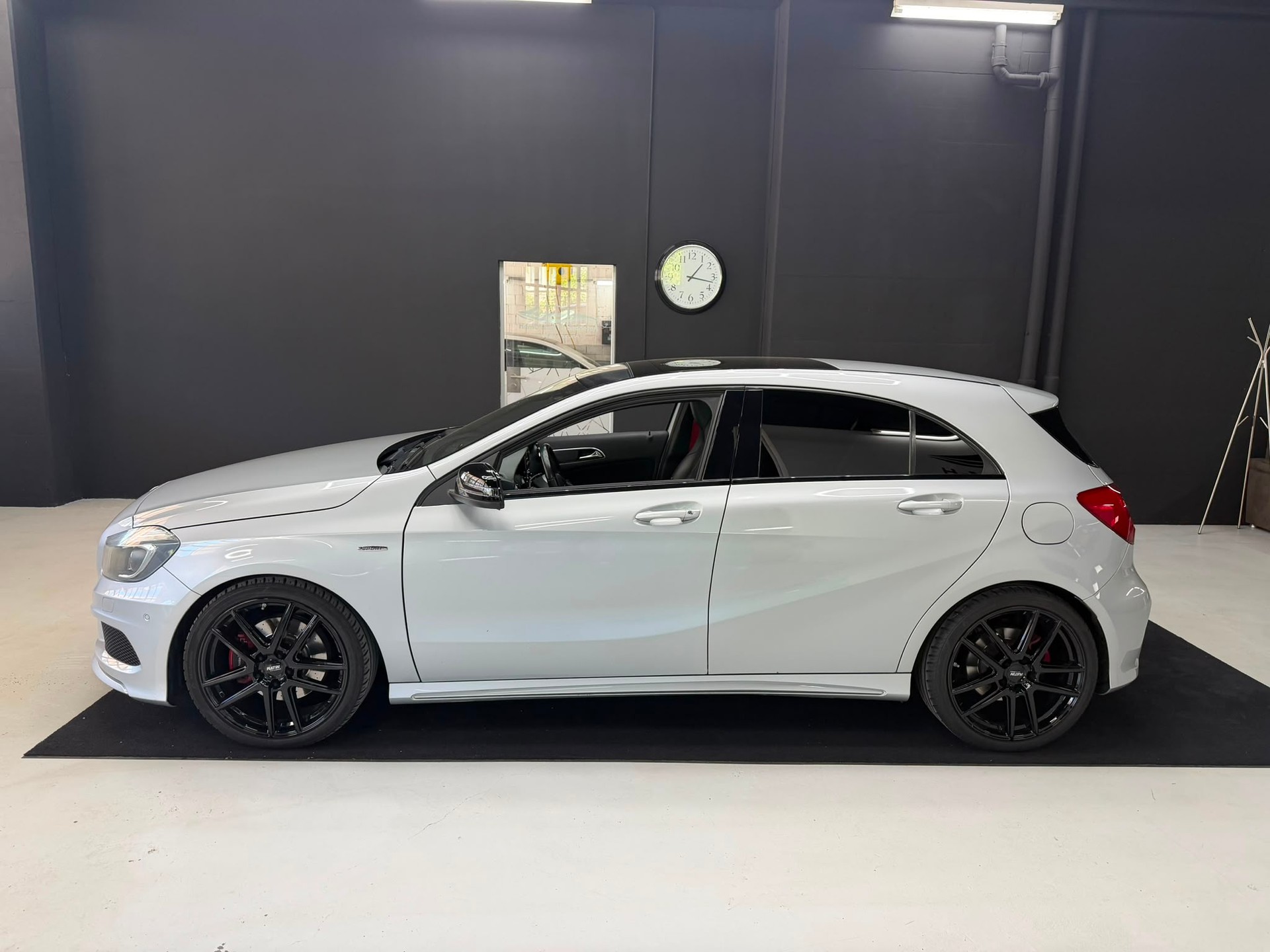 MERCEDES-BENZ A 250 Sport 7G-DCT-showroom-element-2