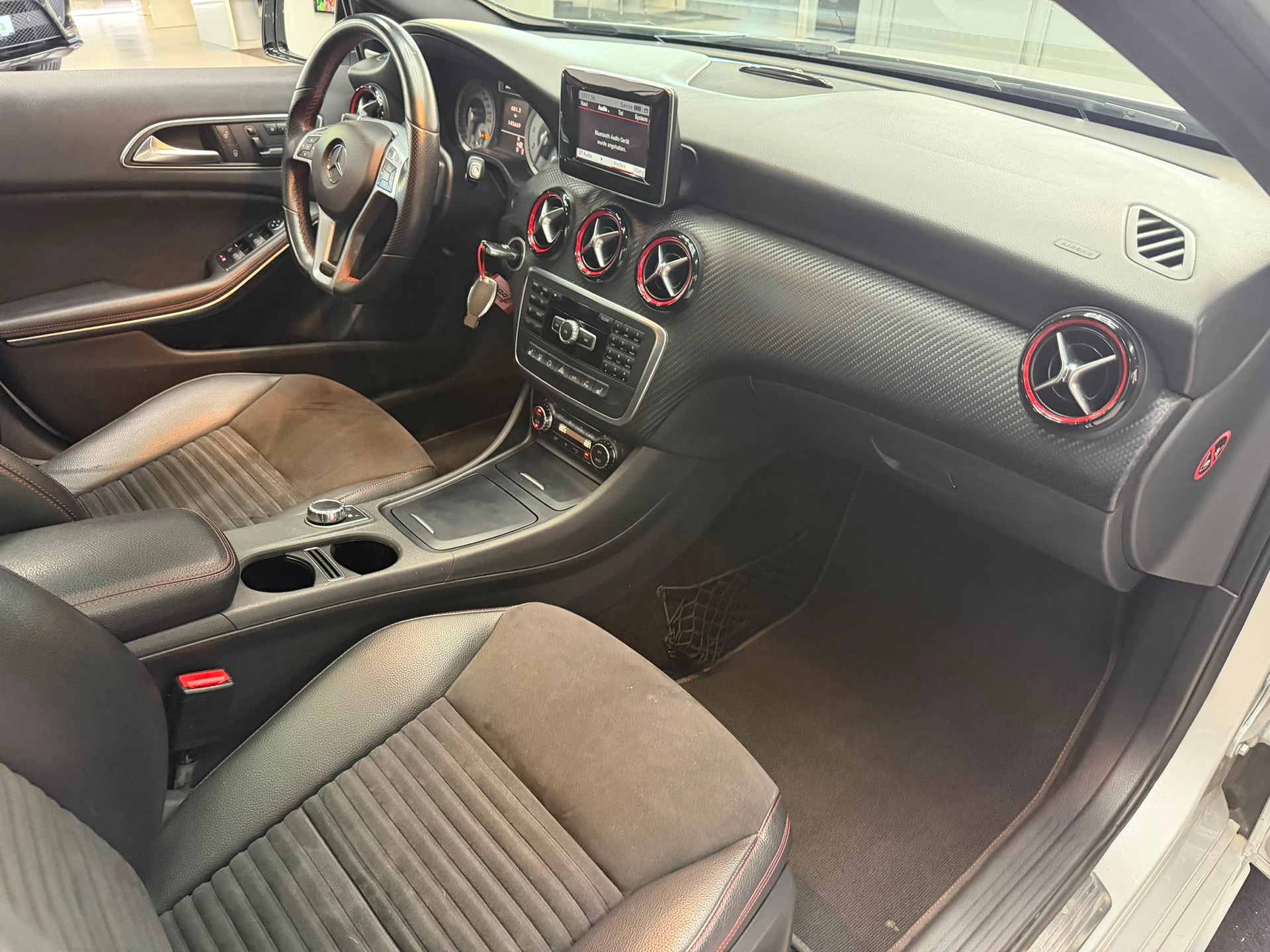 MERCEDES-BENZ A 250 Sport 7G-DCT-image-4