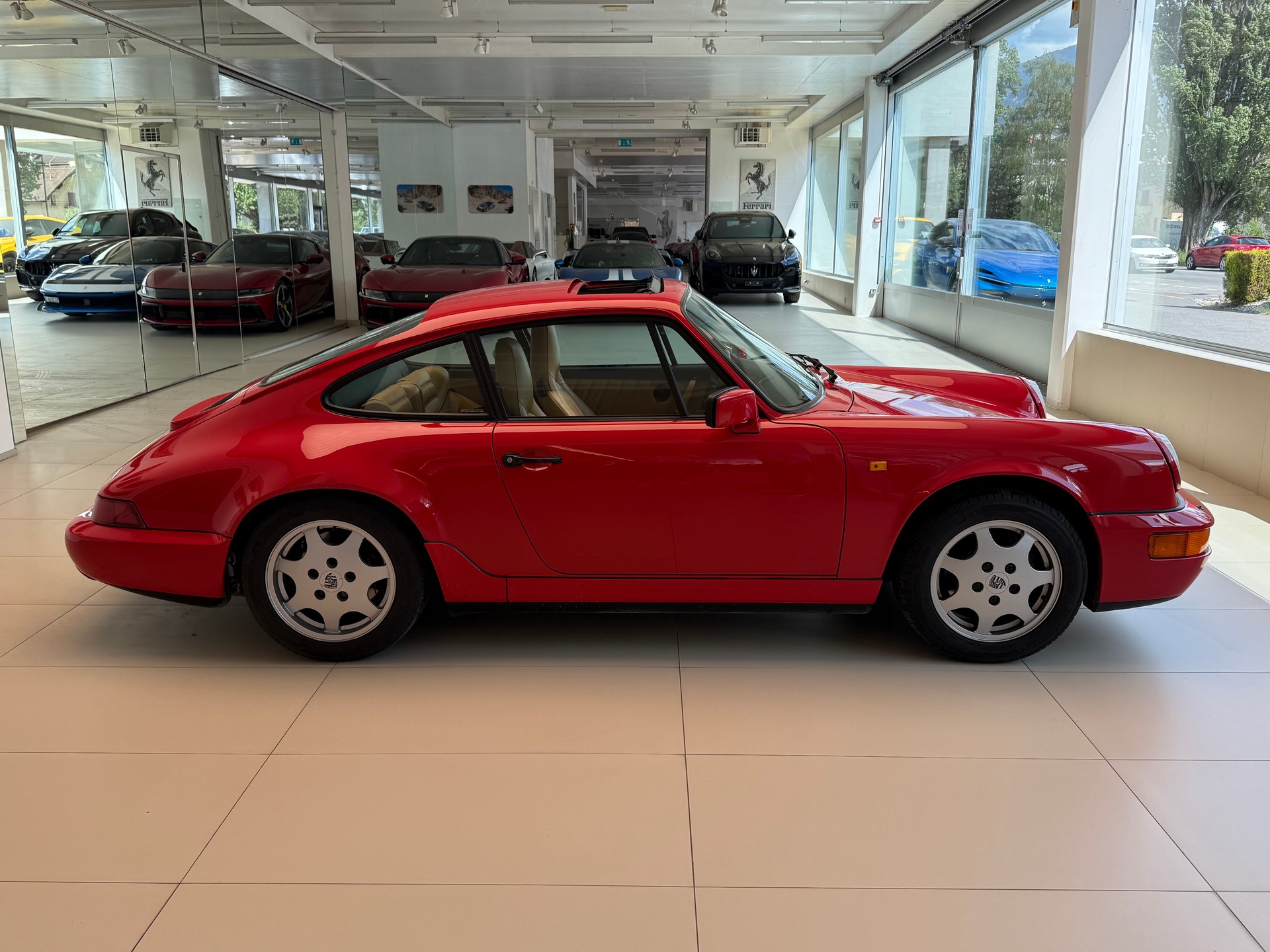 PORSCHE 911 Carrera 4-image-3