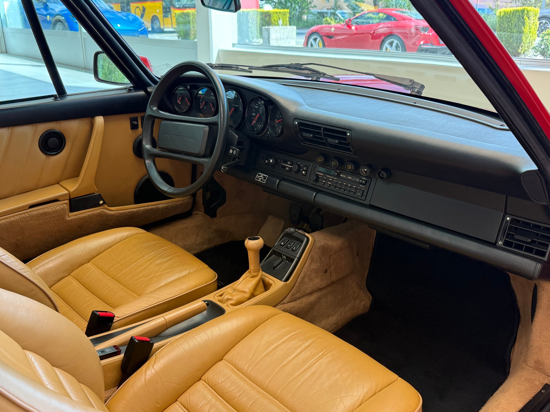 PORSCHE 911 Carrera 4-image-12