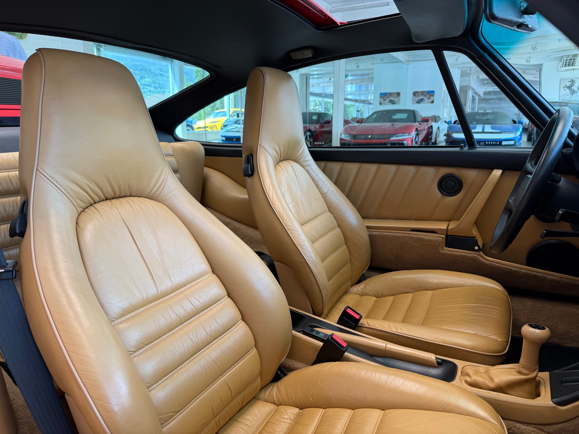 PORSCHE 911 Carrera 4-image-14