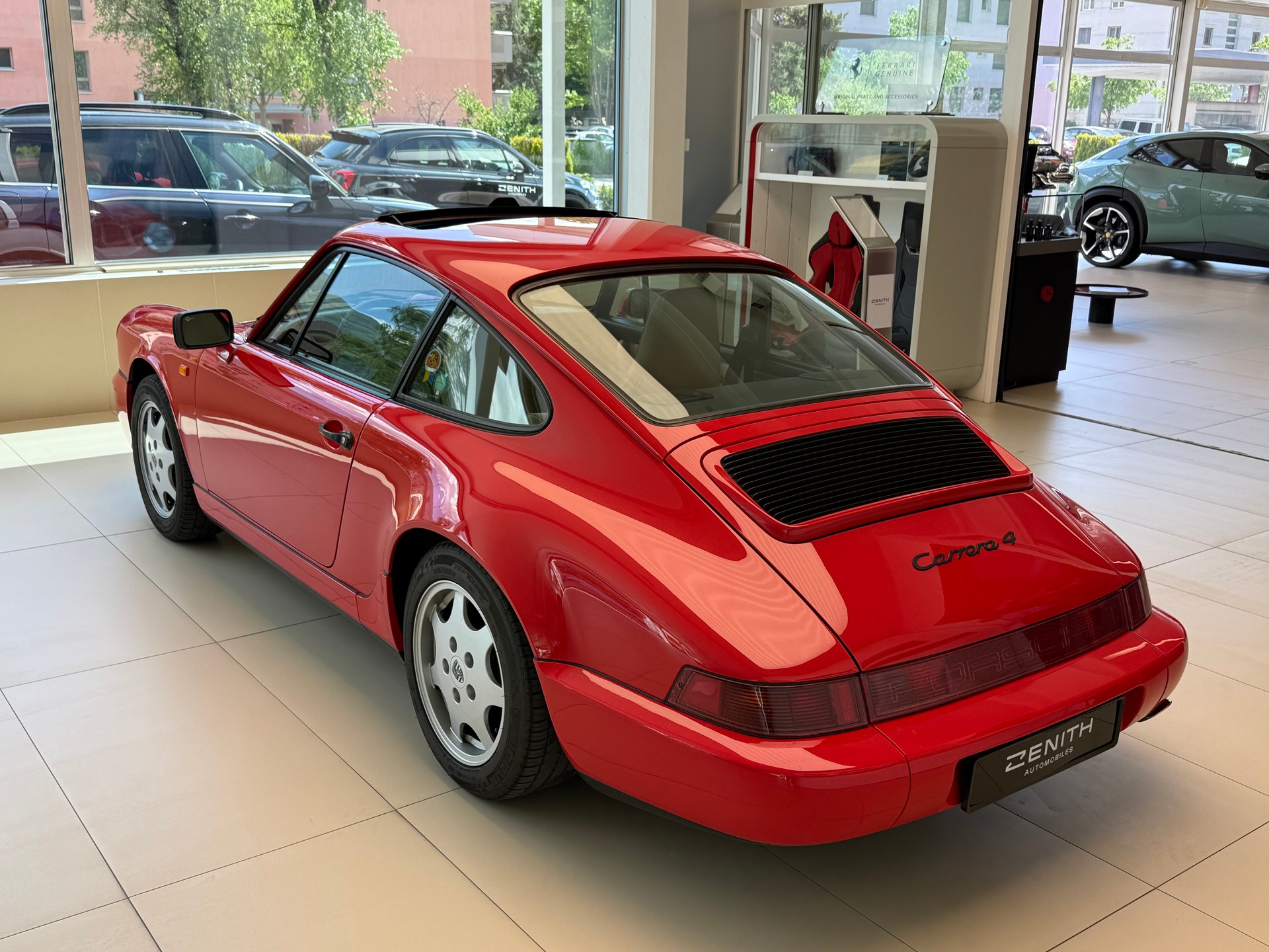 PORSCHE 911 Carrera 4-image-6