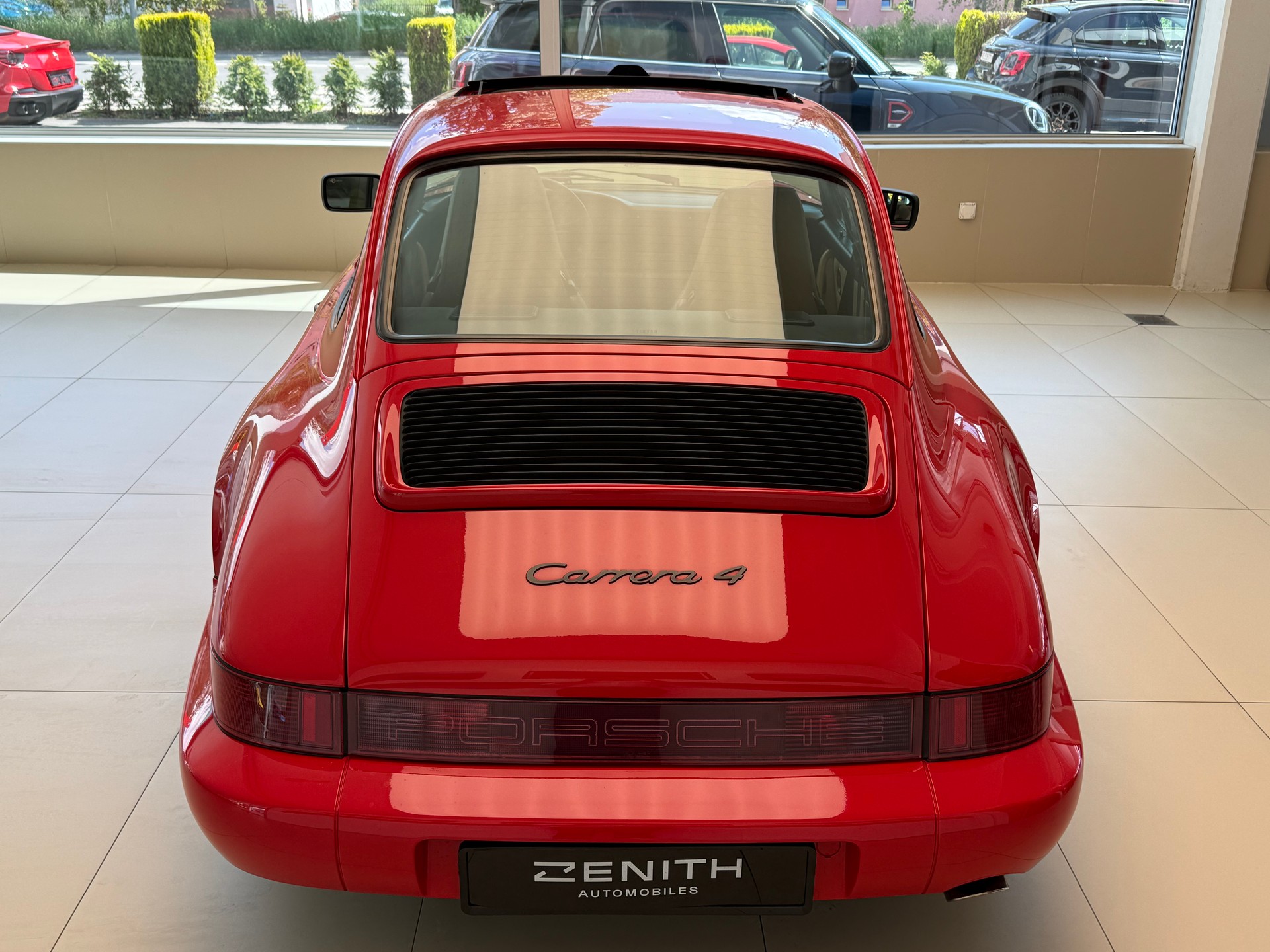 PORSCHE 911 Carrera 4-image-5
