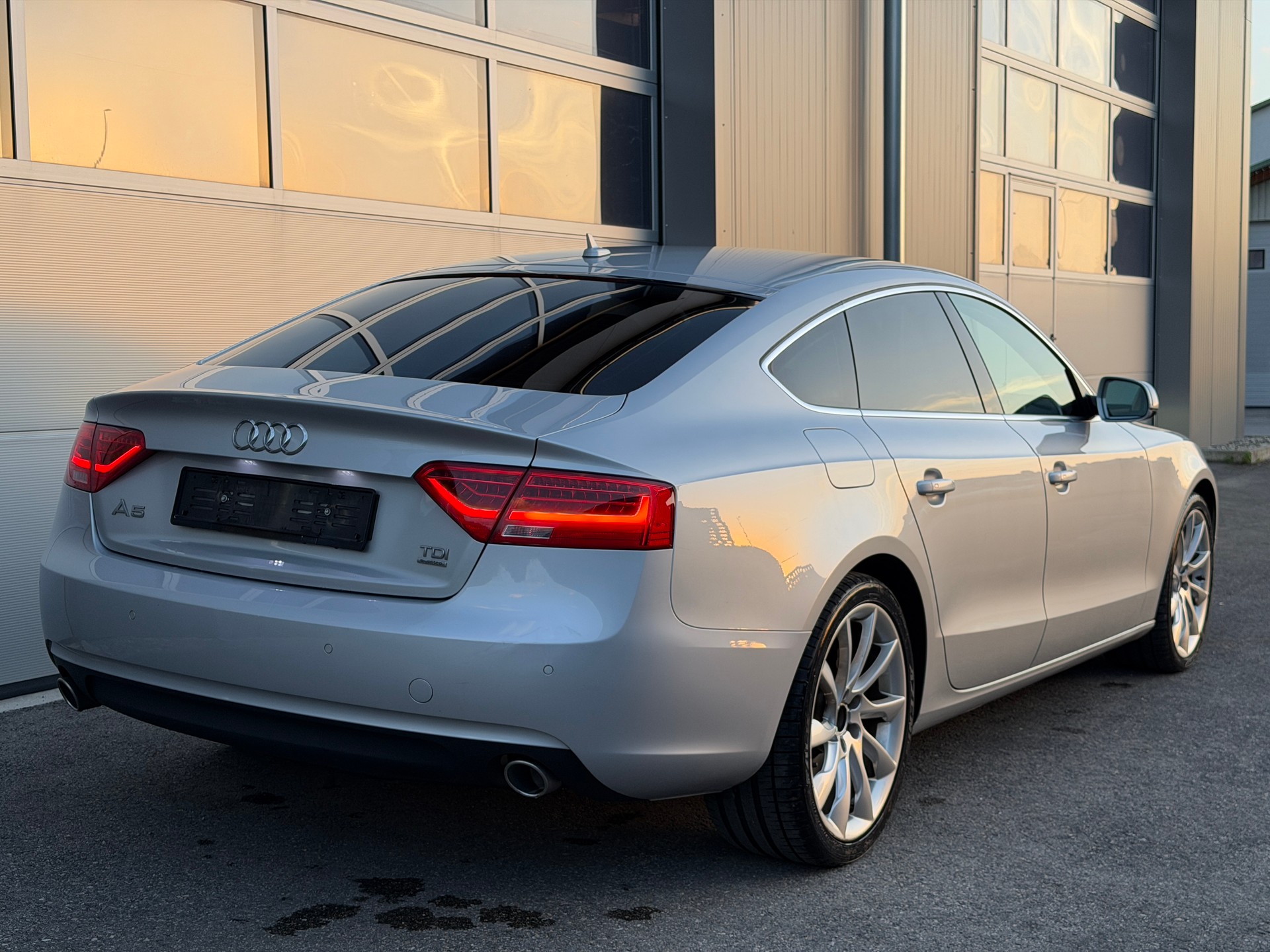 AUDI A5 Sportback 3.0 TDI quattro S-tronic-image-2