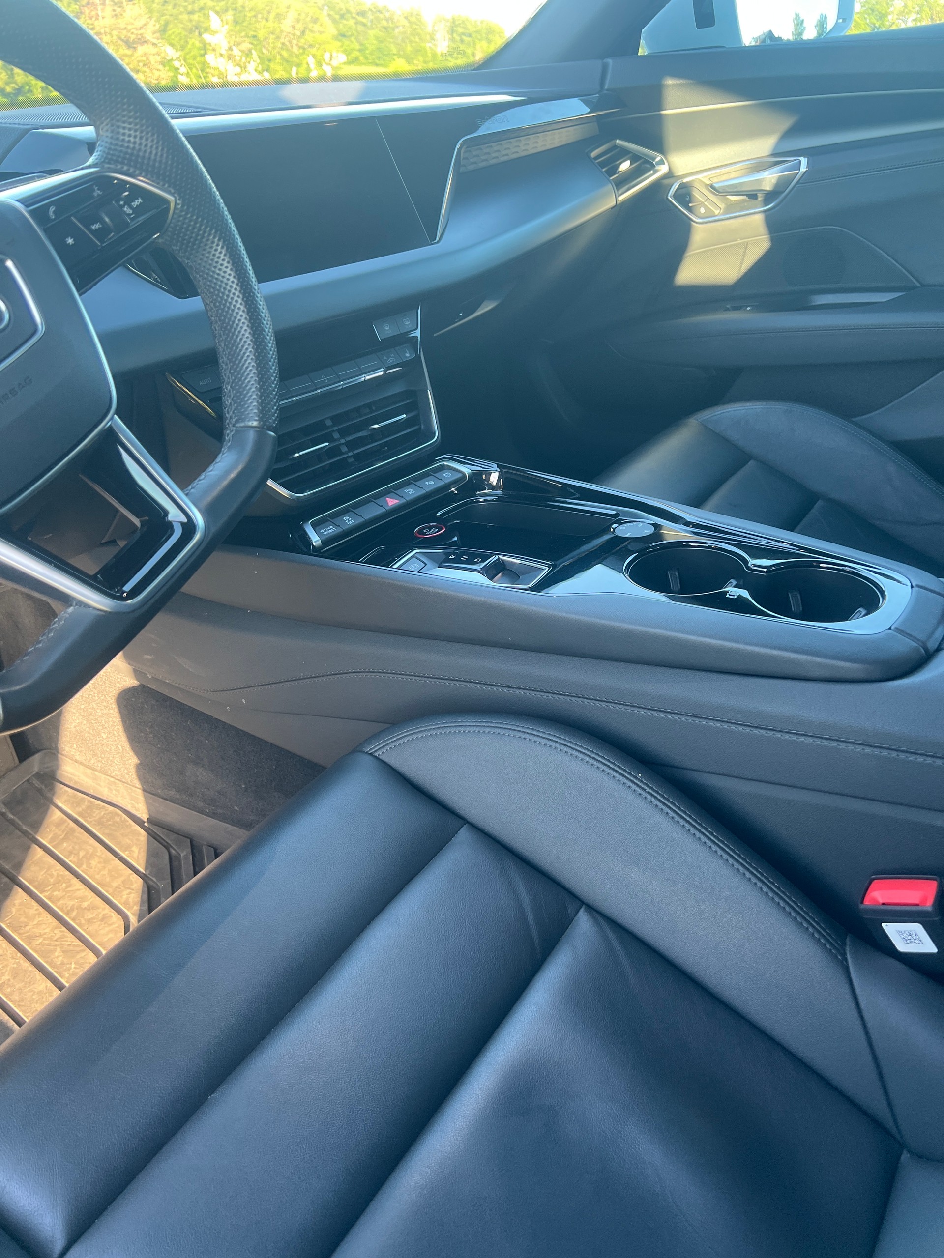 AUDI e-tron GT quattro-image-6