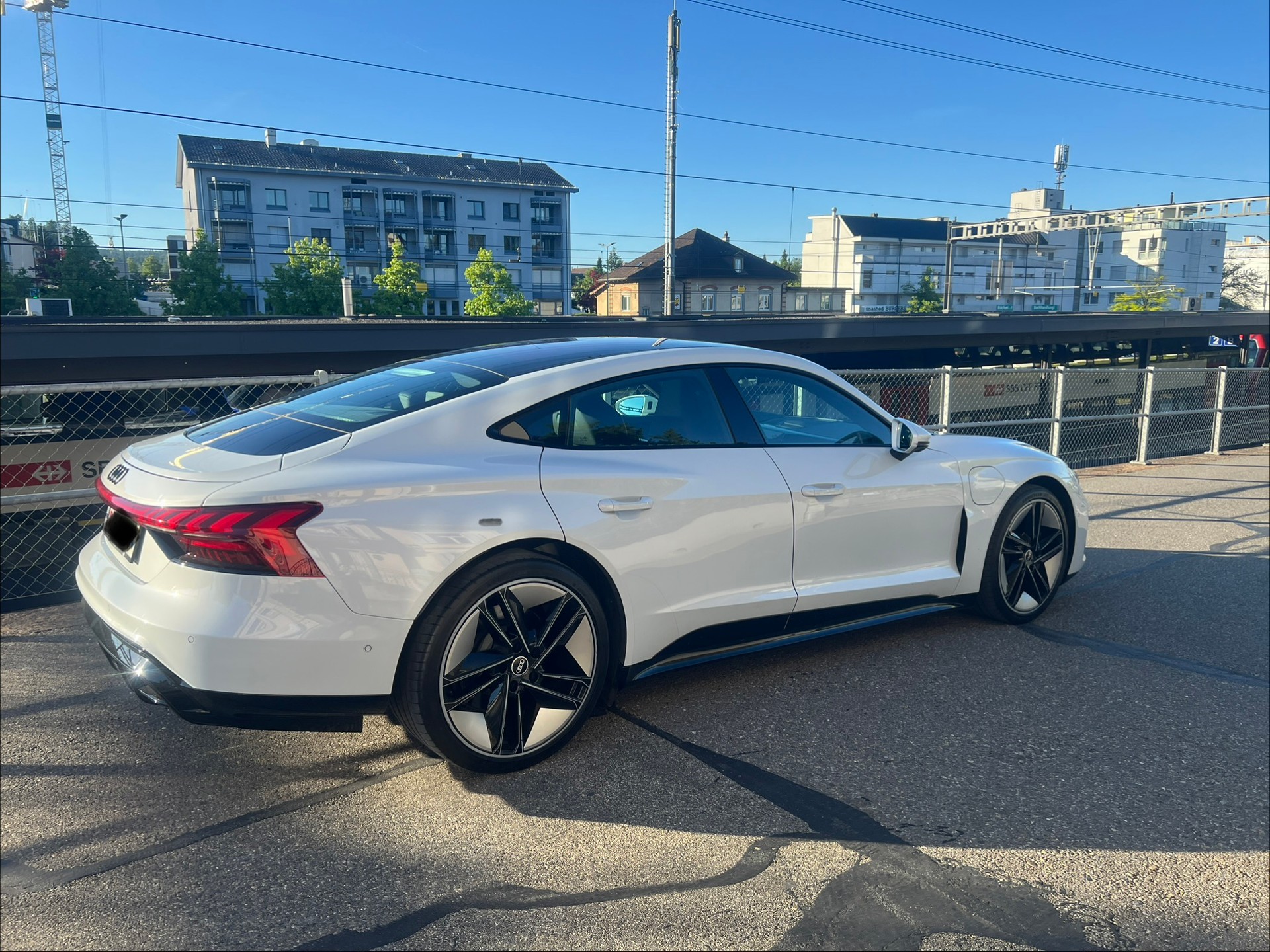 AUDI e-tron GT quattro-image-3