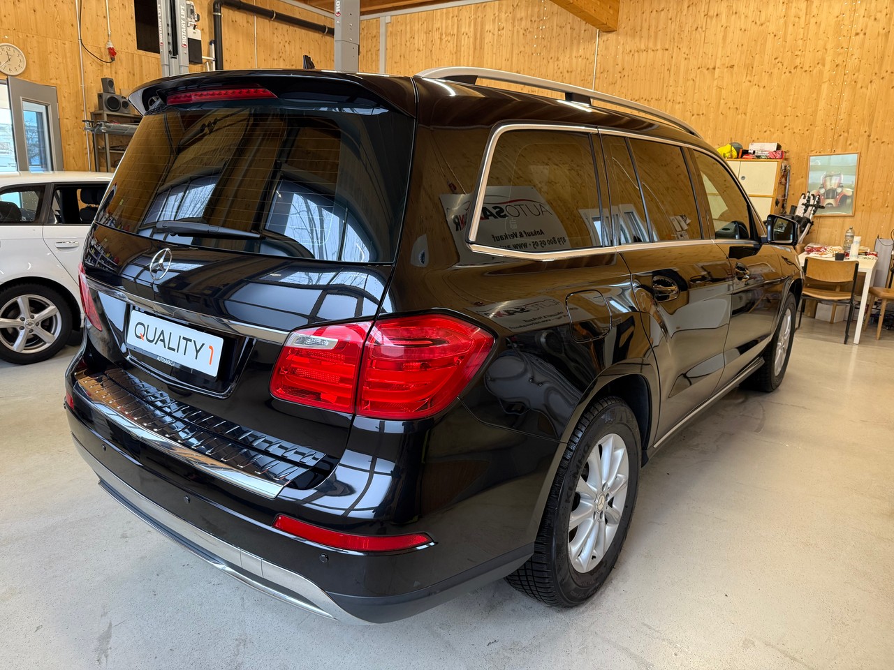 MERCEDES-BENZ GL 350 BlueTEC 4Matic 7G-TRONIC-showroom-element-3