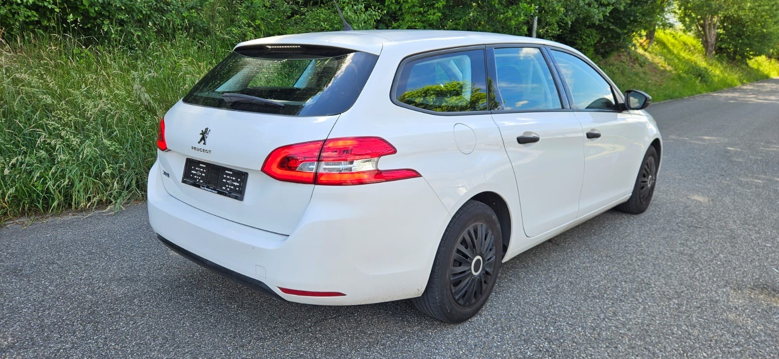 PEUGEOT 308 SW 1.2 THP Style-image-2