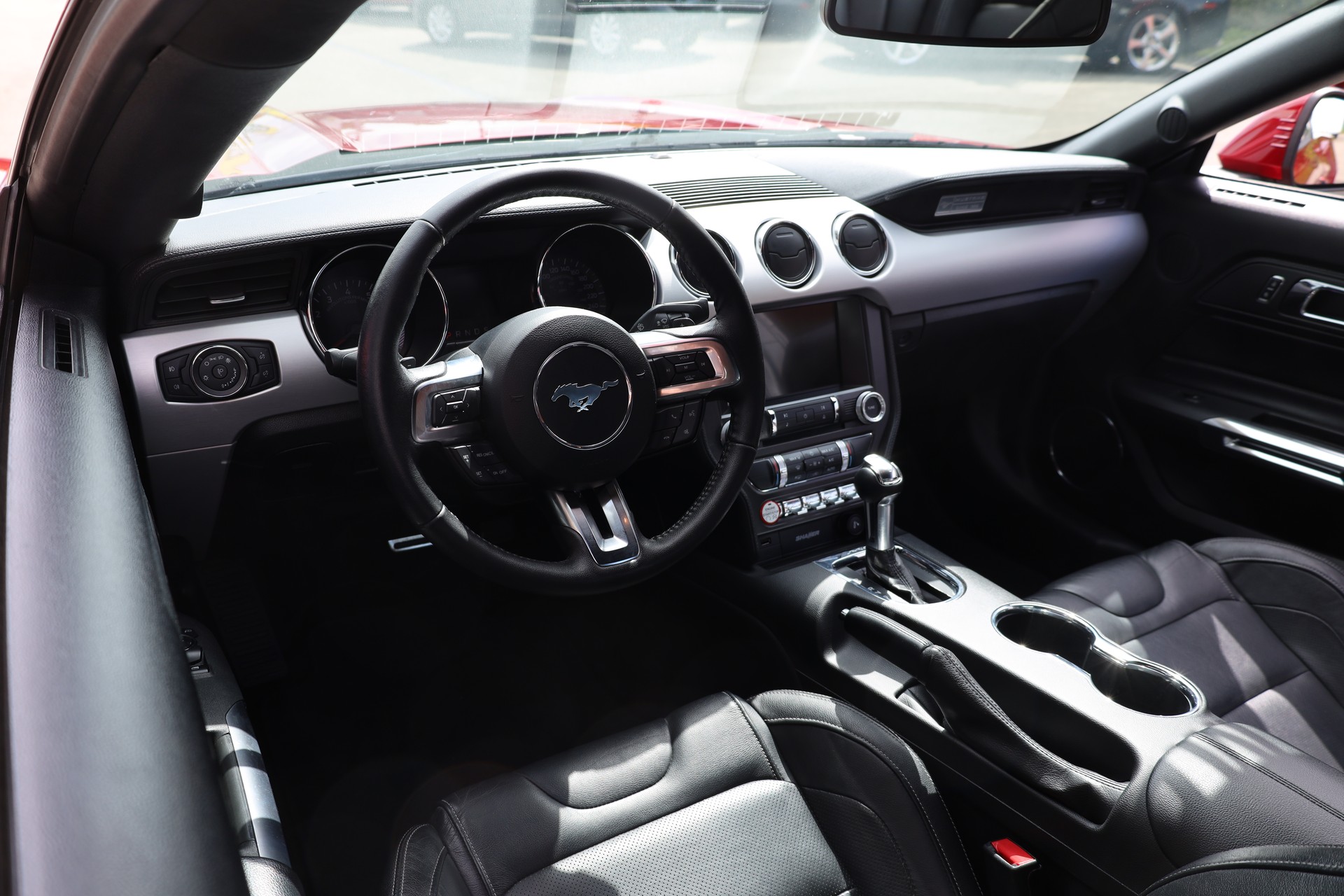 FORD Mustang Fastback 5.0 V8 GT Automat-image-9