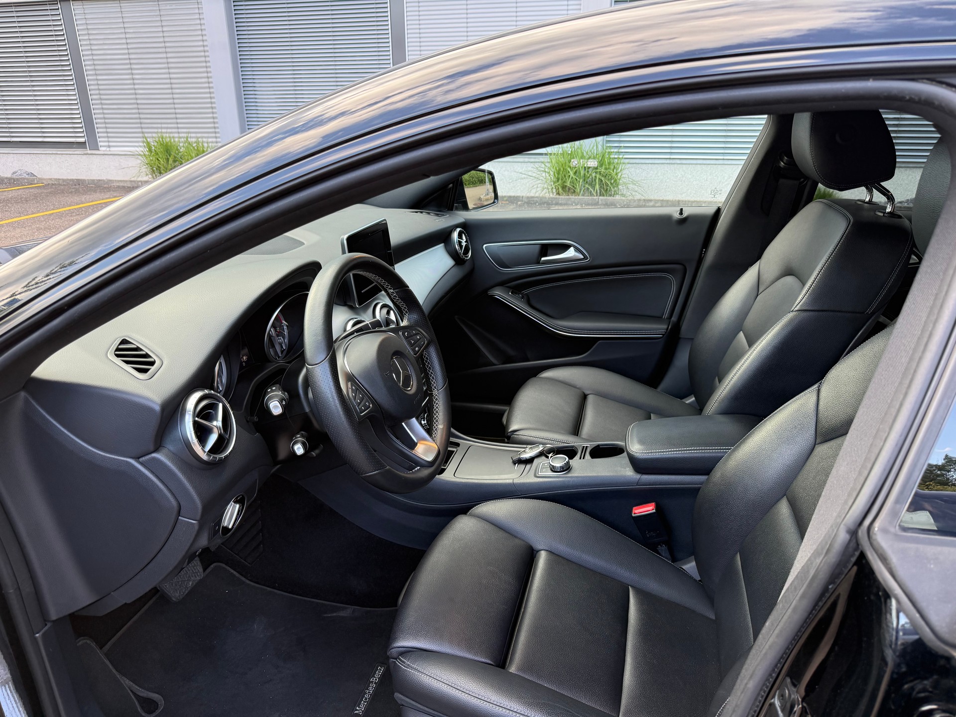 MERCEDES-BENZ CLA Shooting Brake 200 d Urban 4Matic 7G-DCT-image-7