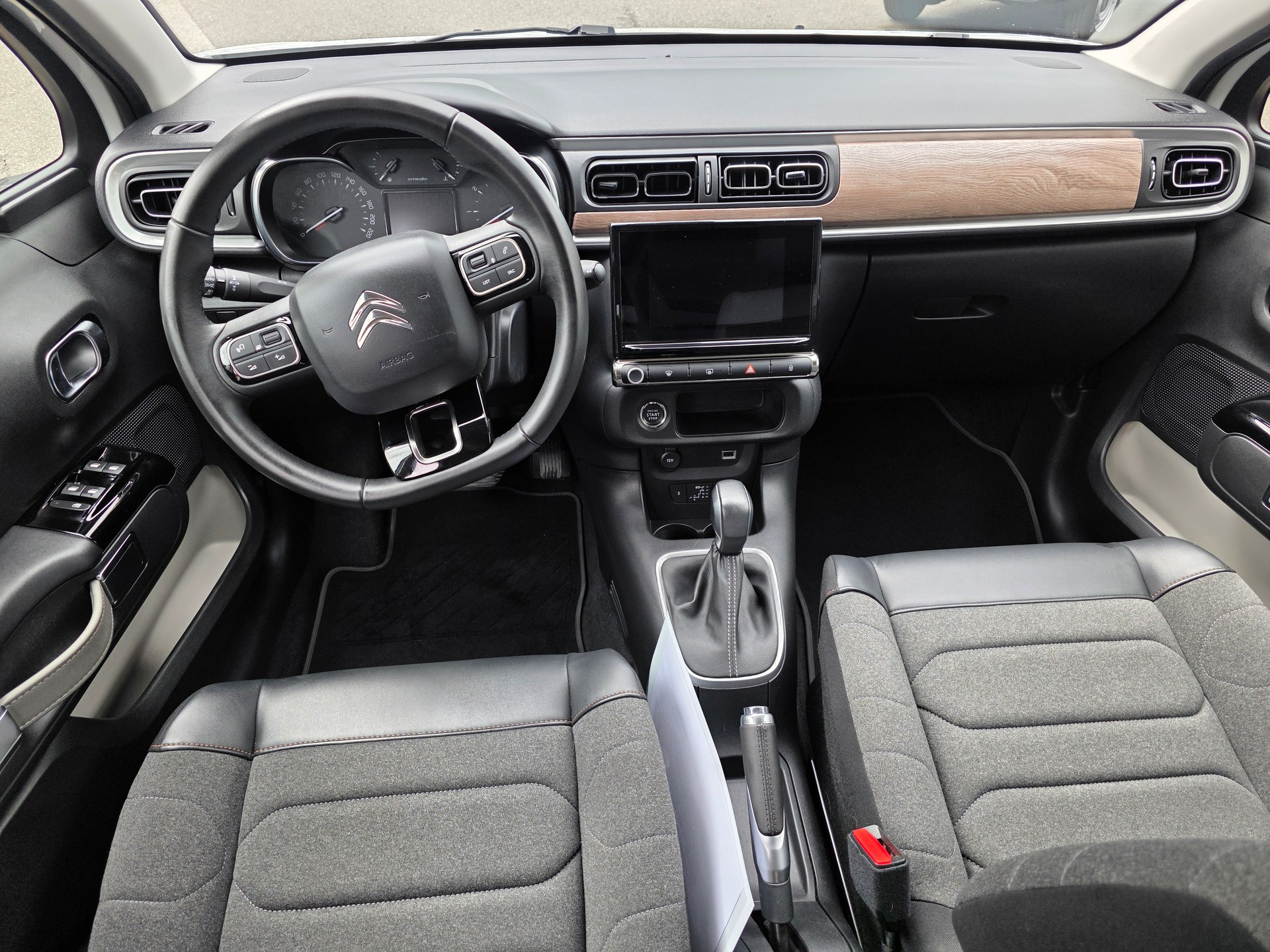 CITROEN C3 1.2i PureTech Shine EAT6-image-8