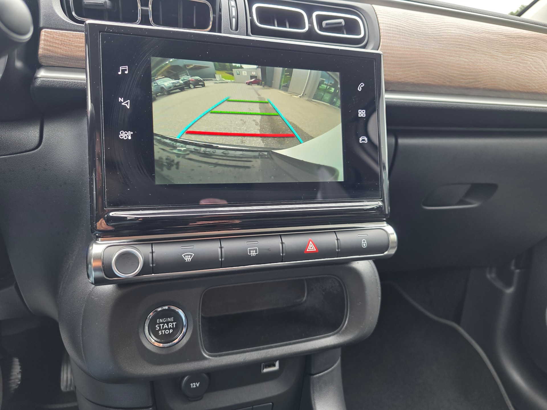 CITROEN C3 1.2i PureTech Shine EAT6-image-11