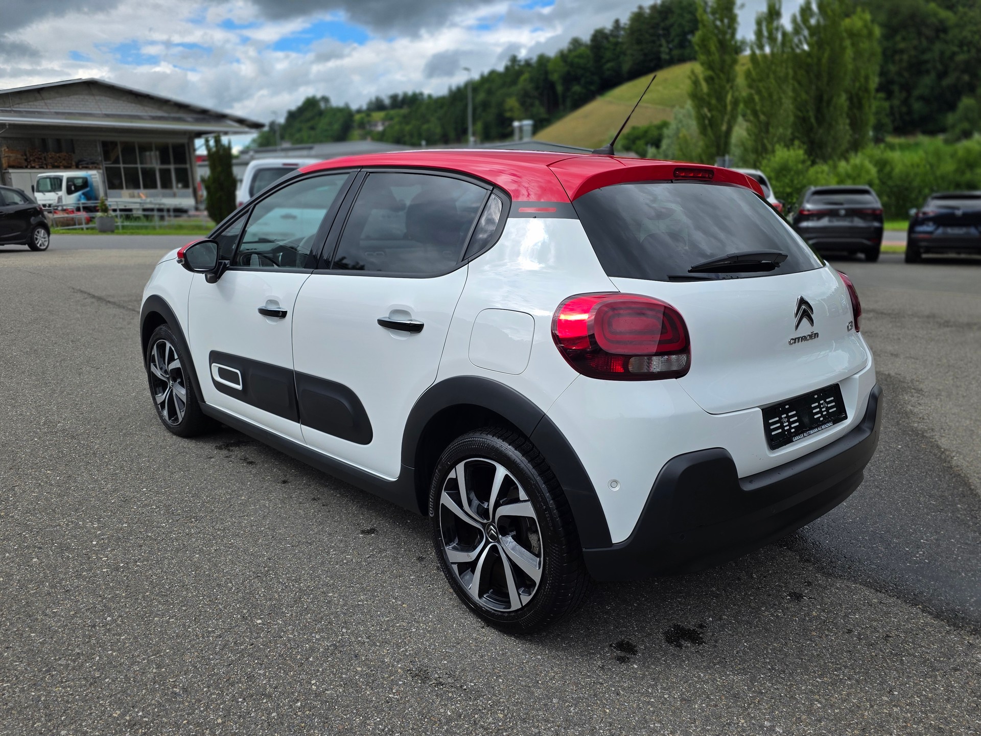 CITROEN C3 1.2i PureTech Shine EAT6-image-2