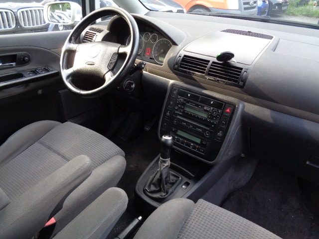 VW Sharan 1.9 TDI Comfortline 4Motion-image-8