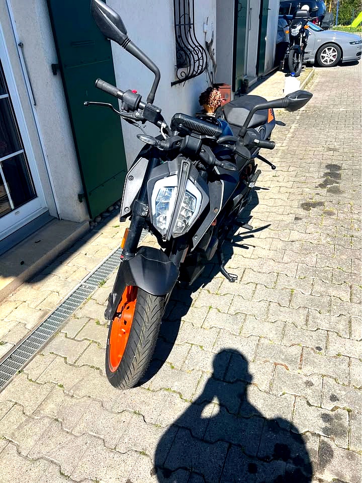 KTM 125 Duke-image-1